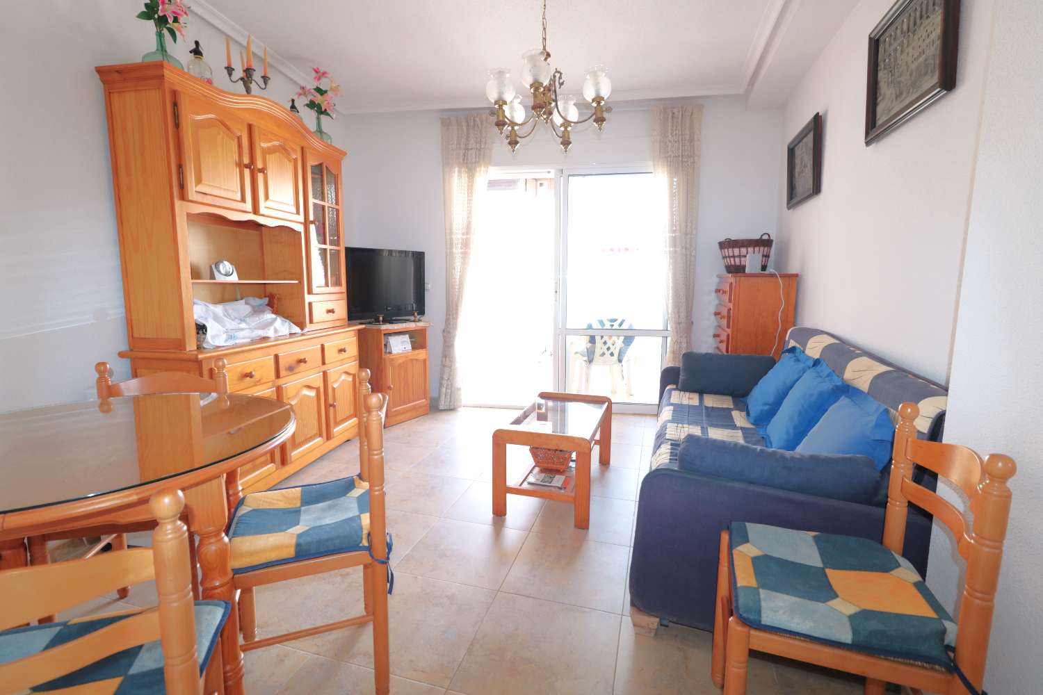 APARTAMENTO CÉNTRICO EN TORREVIEJA CON TERRAZA Y GARAJE A 600M DE LA PLAYA