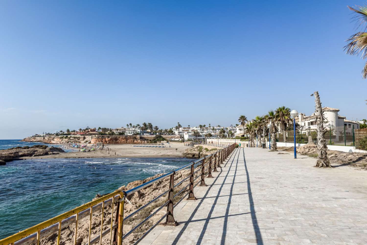 MODERNE TRIPLEX VED HAVET MED PANORAMAUDSIGT OG TURISTLICENS I LA ZENIA