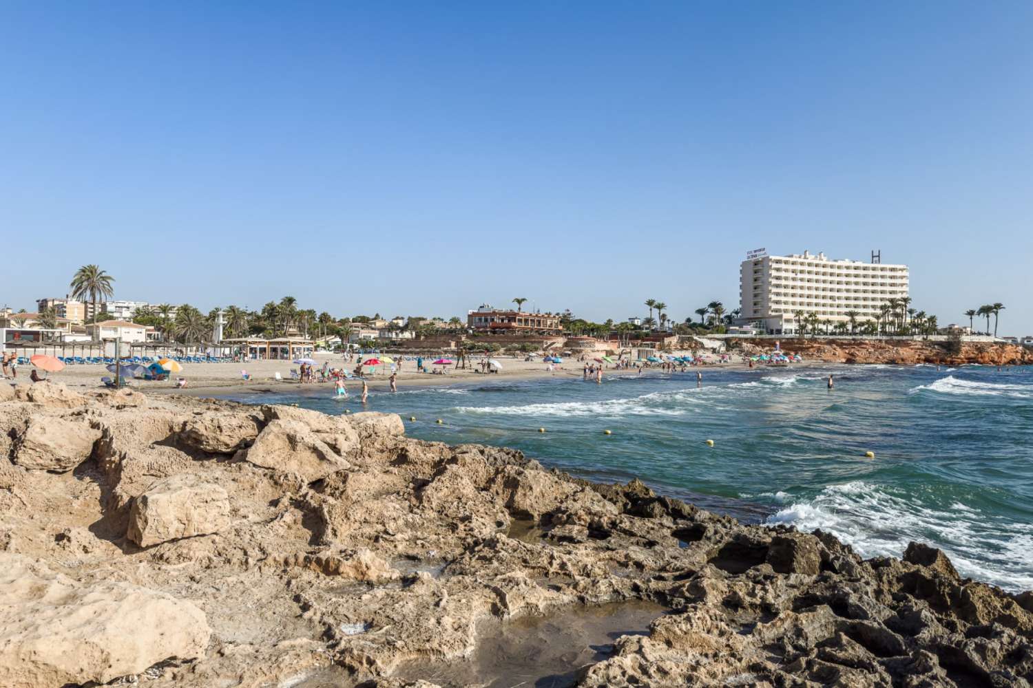 MODERN TRIPLEX VID HAVET MED PANORAMAUTSIKT OCH TURISTLICENS I LA ZENIA