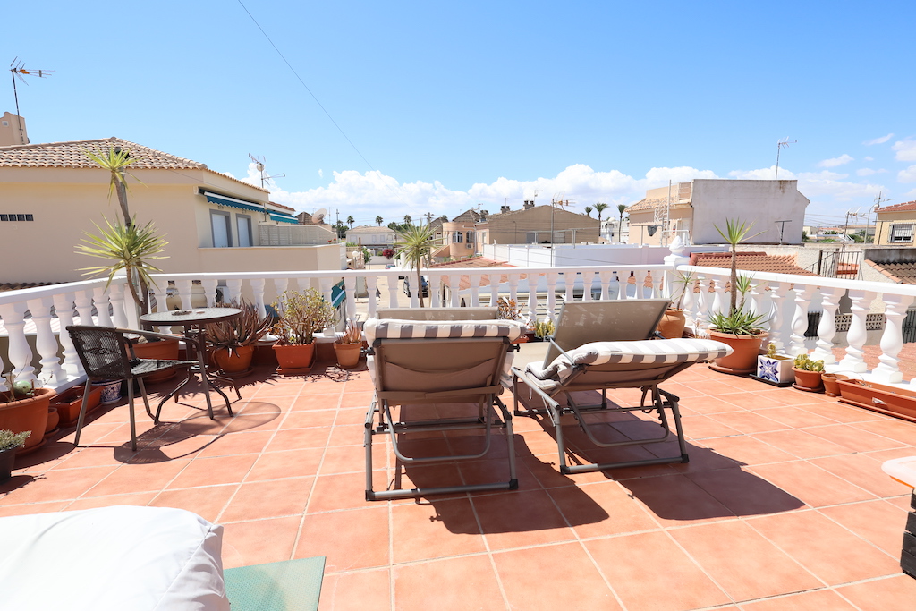 BRIGHT TOWNHOUSE IN LOS NAREJOS 15 MINUTES FROM THE BEACH WITH LARGE TERRACE AND SOUTH ORIENTATION