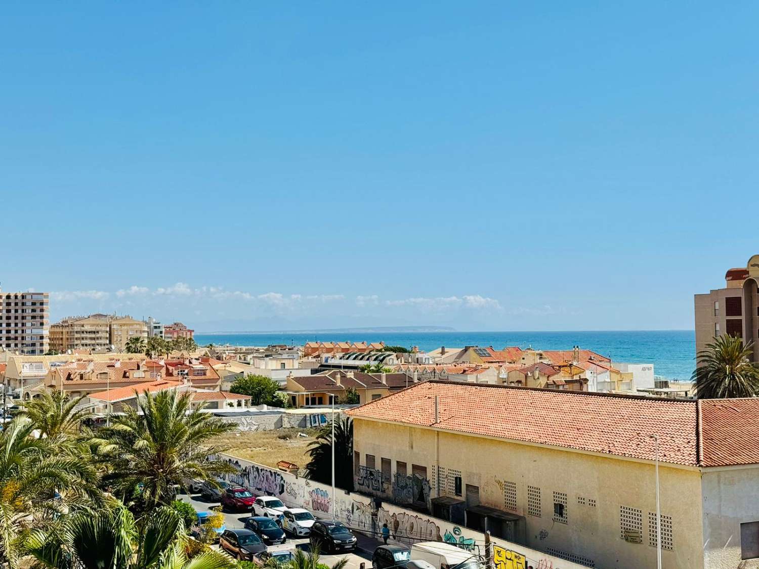 PENTHOUSE SPECTACULAIRE À 100 MÈTRES DE LA MER À LA MATA, TORREVIEJA, AVEC GRANDE TERRASSE ET TROIS CHAMBRES