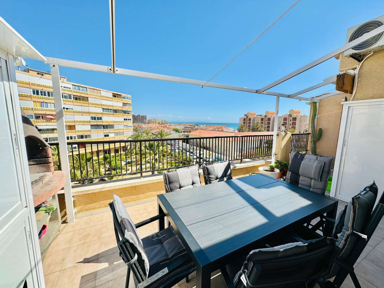 SPEKTAKULÆR TOPPLEILIGHET 100 METER FRA SJØEN I LA MATA, TORREVIEJA, MED STOR TERRASSE OG TRE SOVEROM