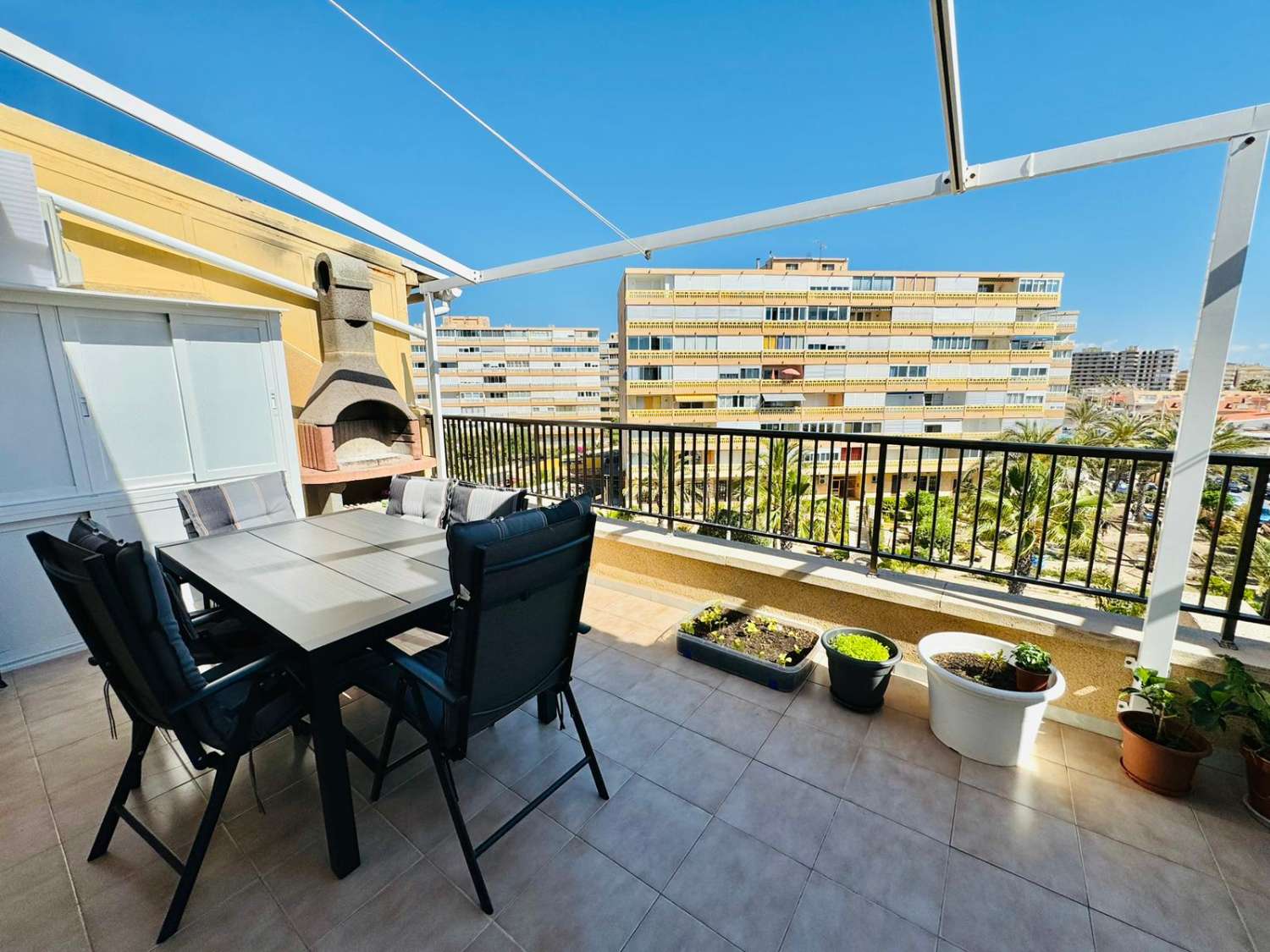 SPEKTAKULÄRES PENTHOUSE 100 METER VOM MEER ENTFERNT IN LA MATA, TORREVIEJA, MIT GROSSER TERRASSE UND DREI SCHLAFZIMMERN