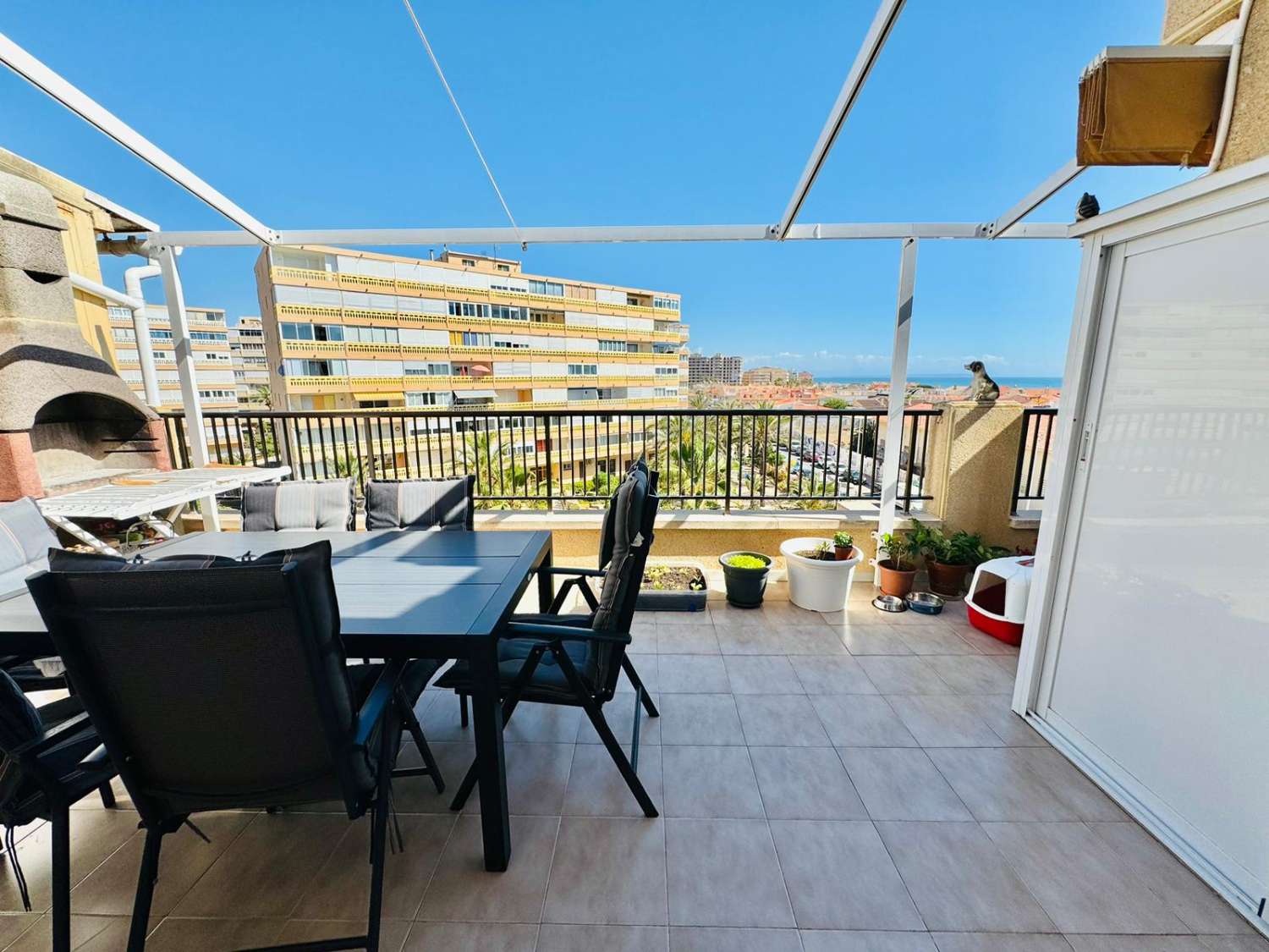 SPEKTAKULÄRES PENTHOUSE 100 METER VOM MEER ENTFERNT IN LA MATA, TORREVIEJA, MIT GROSSER TERRASSE UND DREI SCHLAFZIMMERN