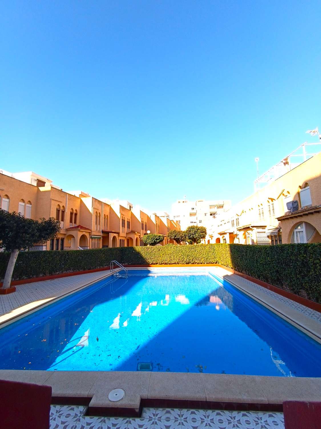 DUPLEX AVEC VUE SUR LE PARC NATUREL, SOLARIUM, PISCINE ET GARAGE À 400M DE LA PLAGE