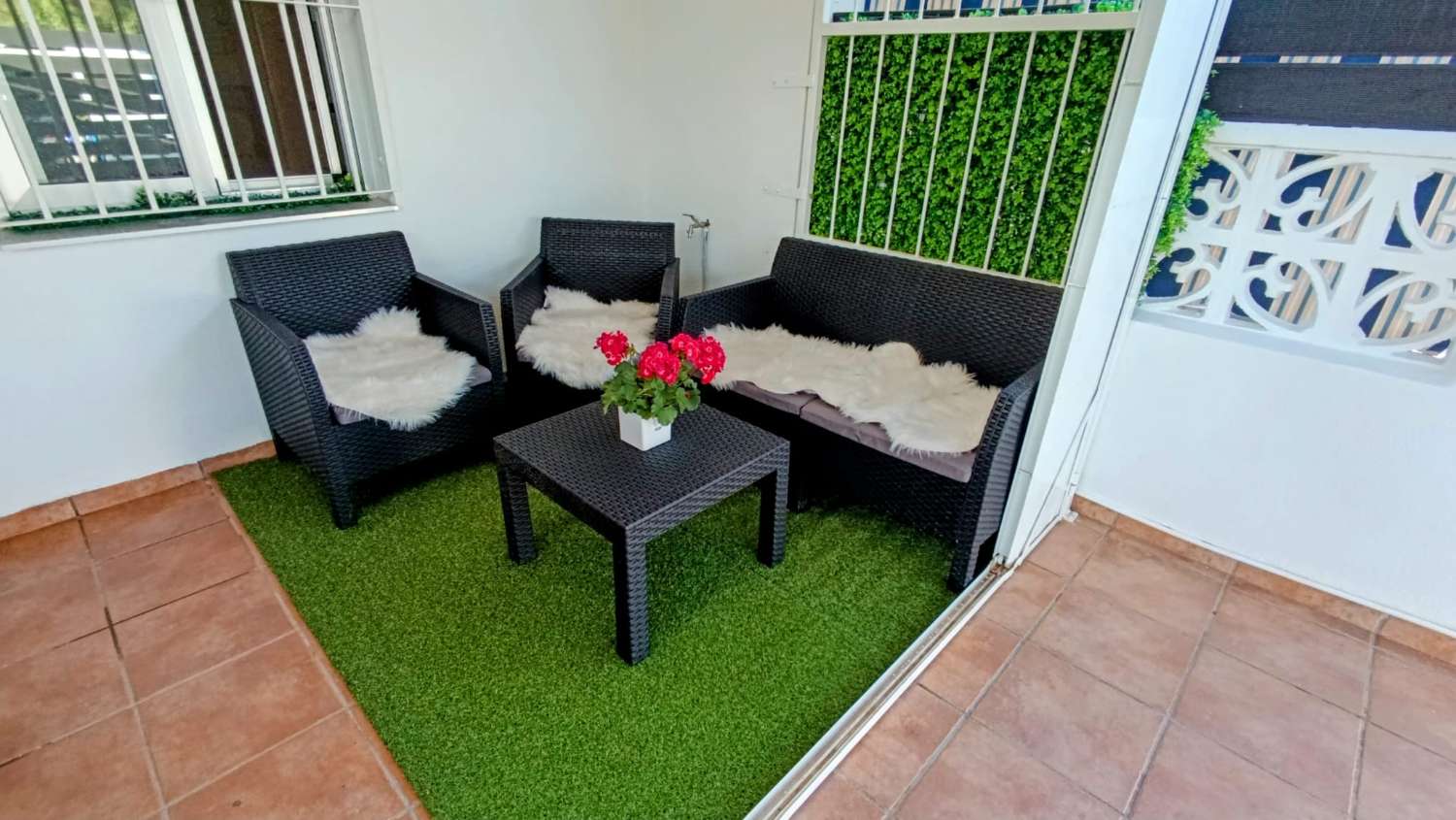 RENOVERET BUNGALOW I TORRETA MED TERRASSE OG PARKERING INKLUDERET