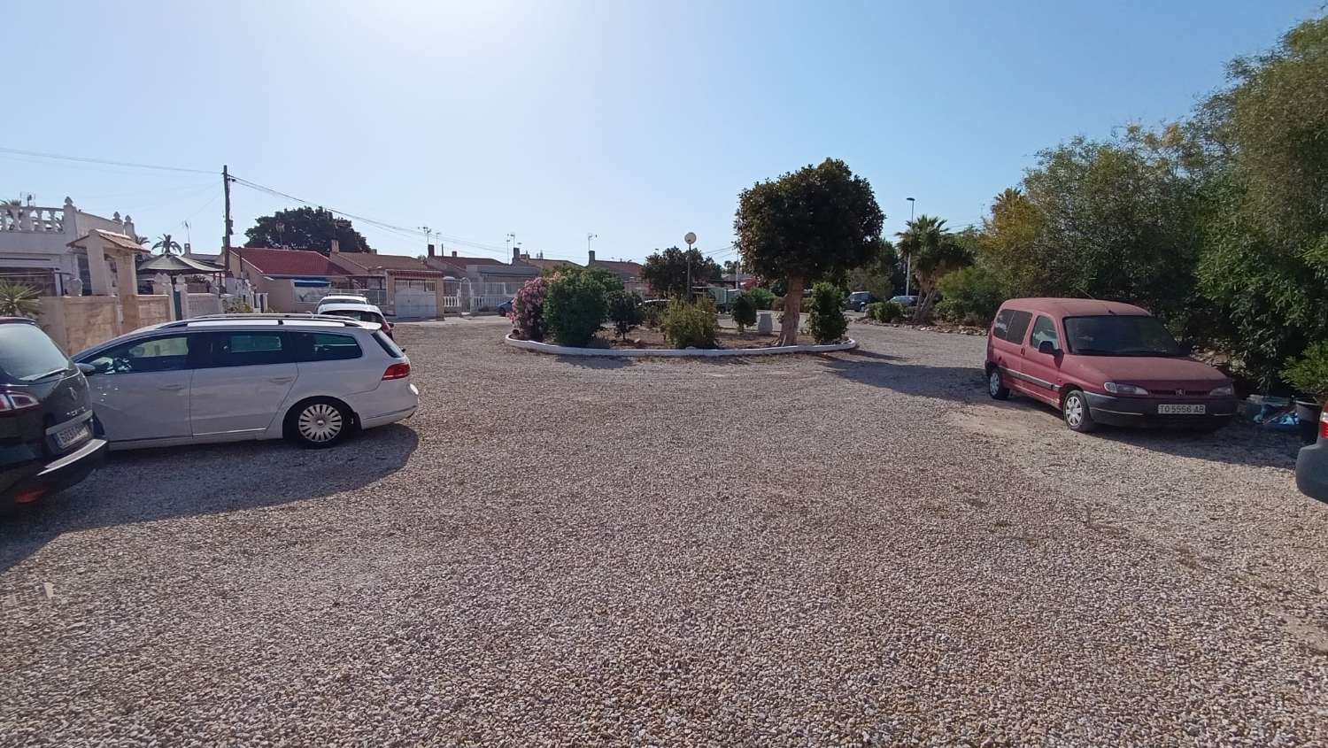 RENOVERAD BUNGALOW I TORRETA MED TERRASS OCH PARKERING INKLUDERAD