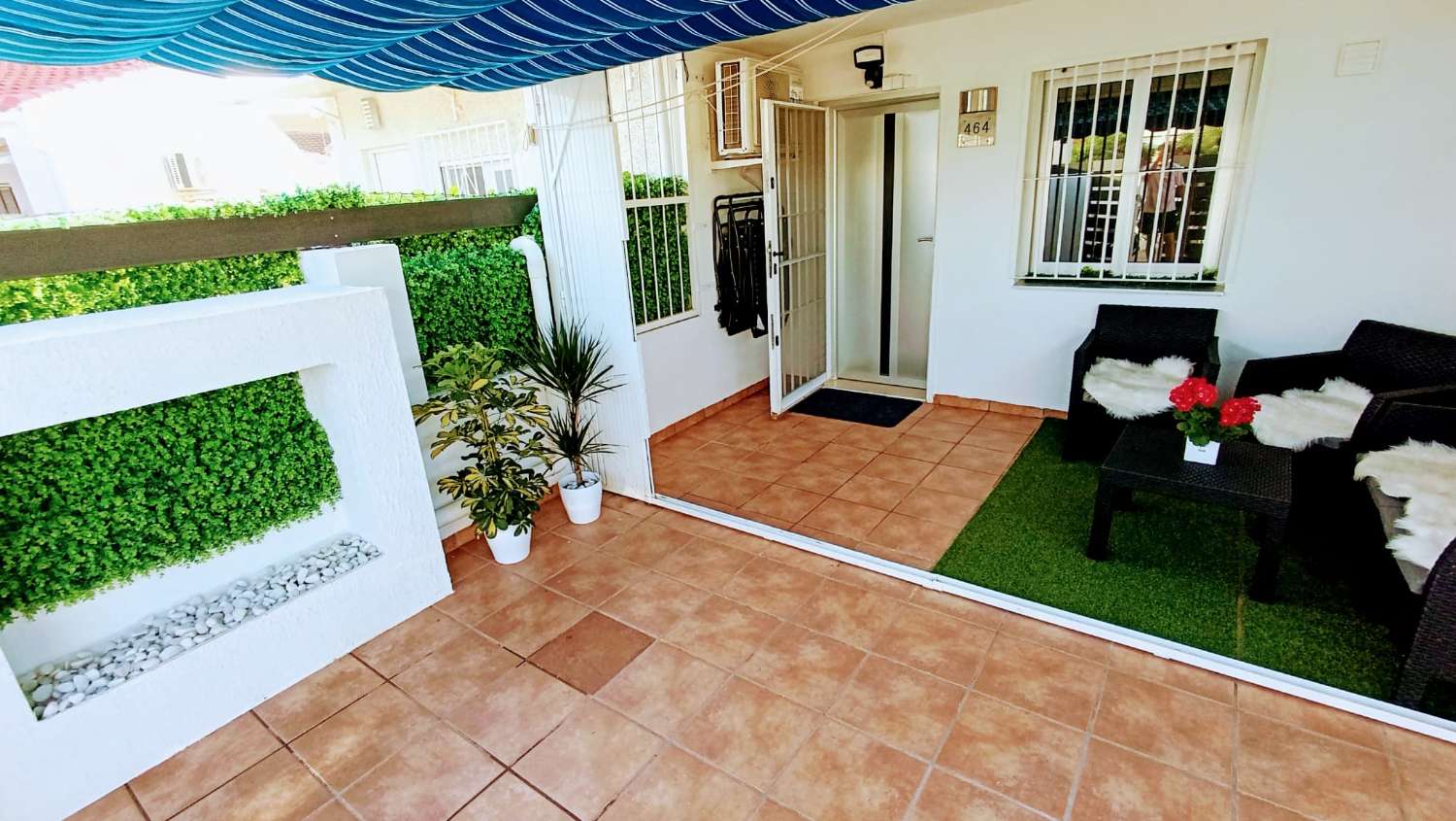 RENOVERT BUNGALOW I TORRETA MED TERRASSE OG PARKERING INKLUDERT