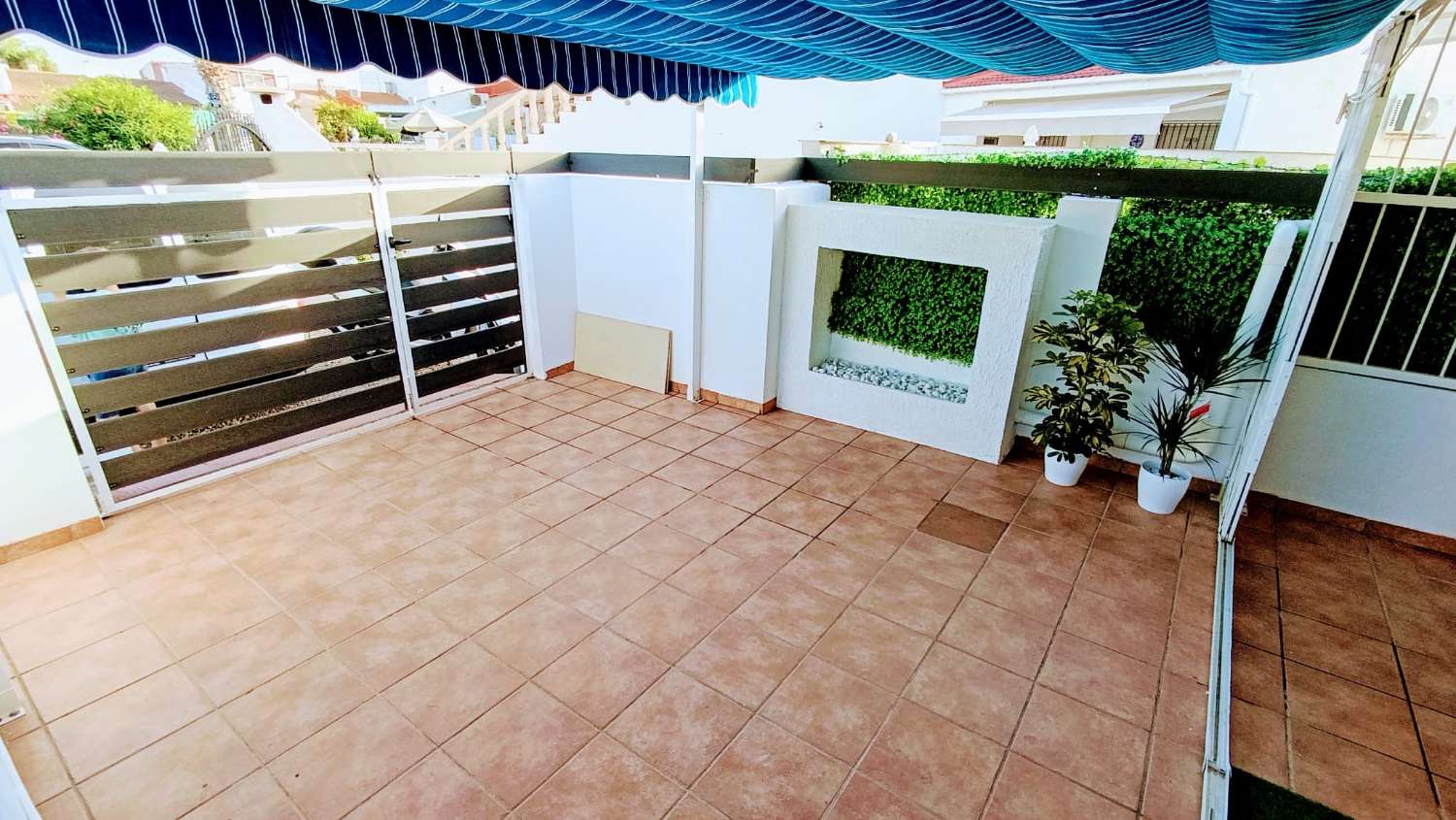 BUNGALOW RÉNOVÉ À TORRETA AVEC TERRASSE ET PARKING INCLUS