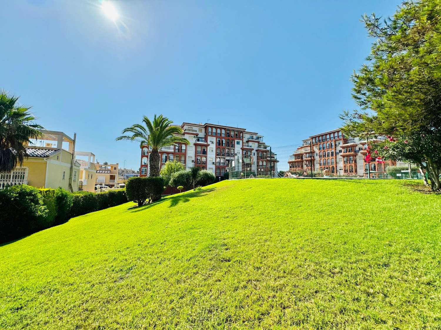 STORSLÅET LEJLIGHED I TORREVIEJA 500 METER FRA LA MATA STRAND