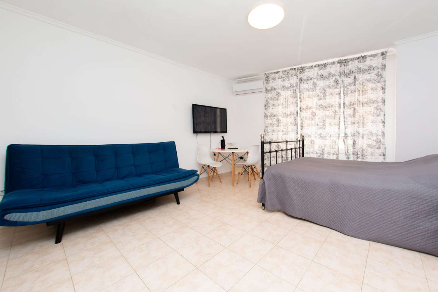 CENTRAL AND BRIGHT STUDIO 400 METERS FROM PLAYA DEL CURA IN TORREVIEJA