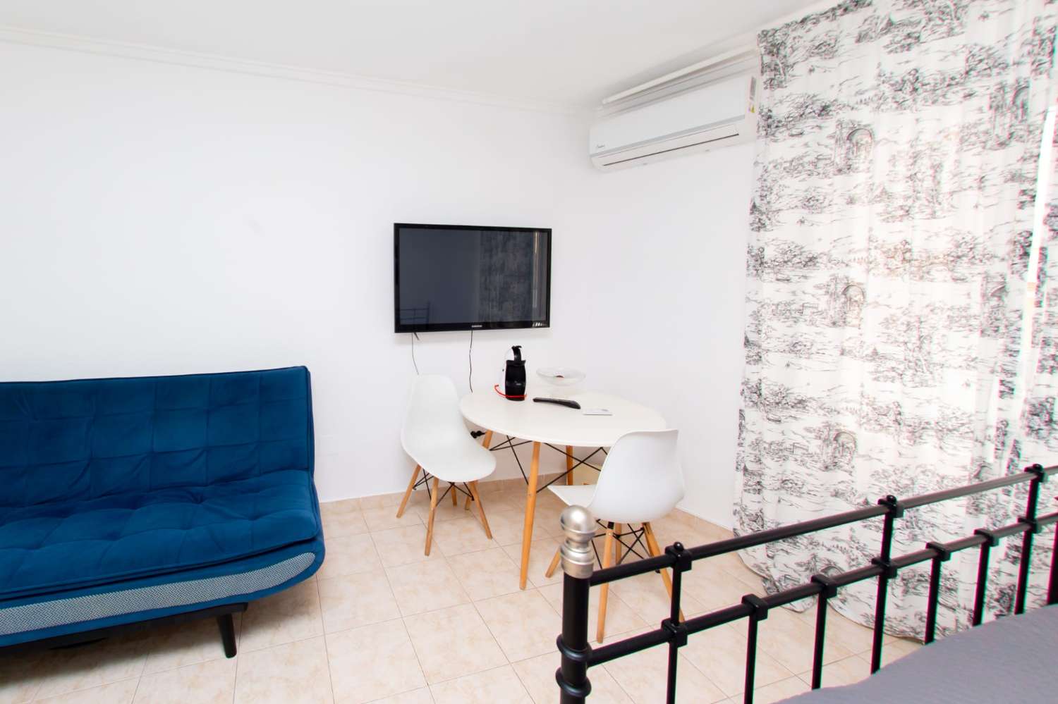 CENTRAL AND BRIGHT STUDIO 400 METERS FROM PLAYA DEL CURA IN TORREVIEJA