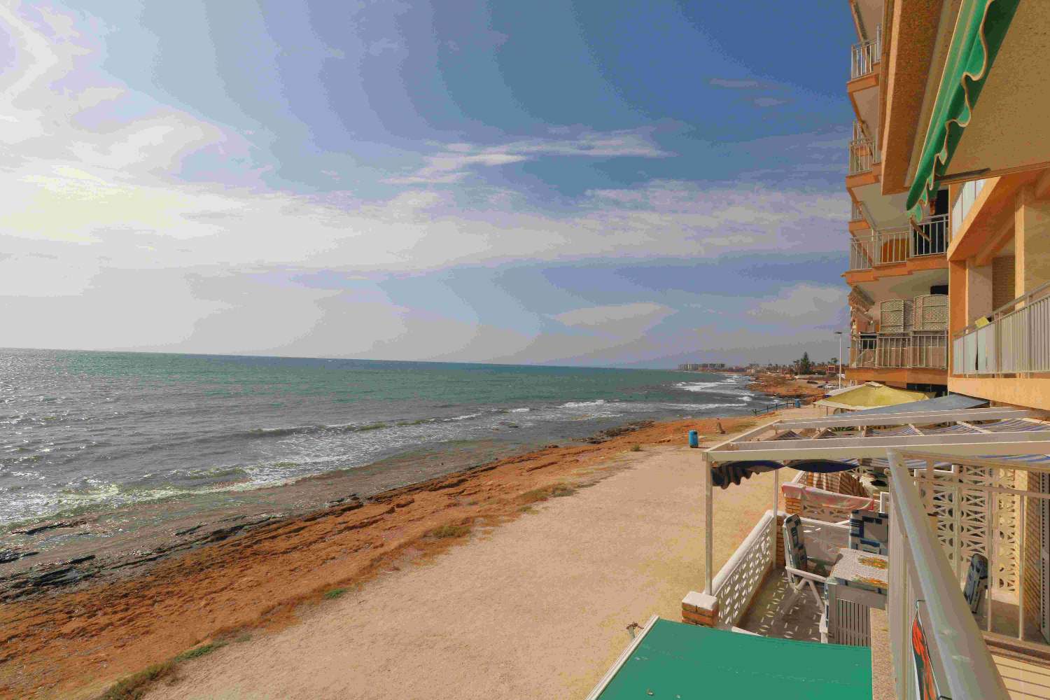 HELLE WOHNUNG AM STRAND MIT MEERBLICK IN TORREVIEJA