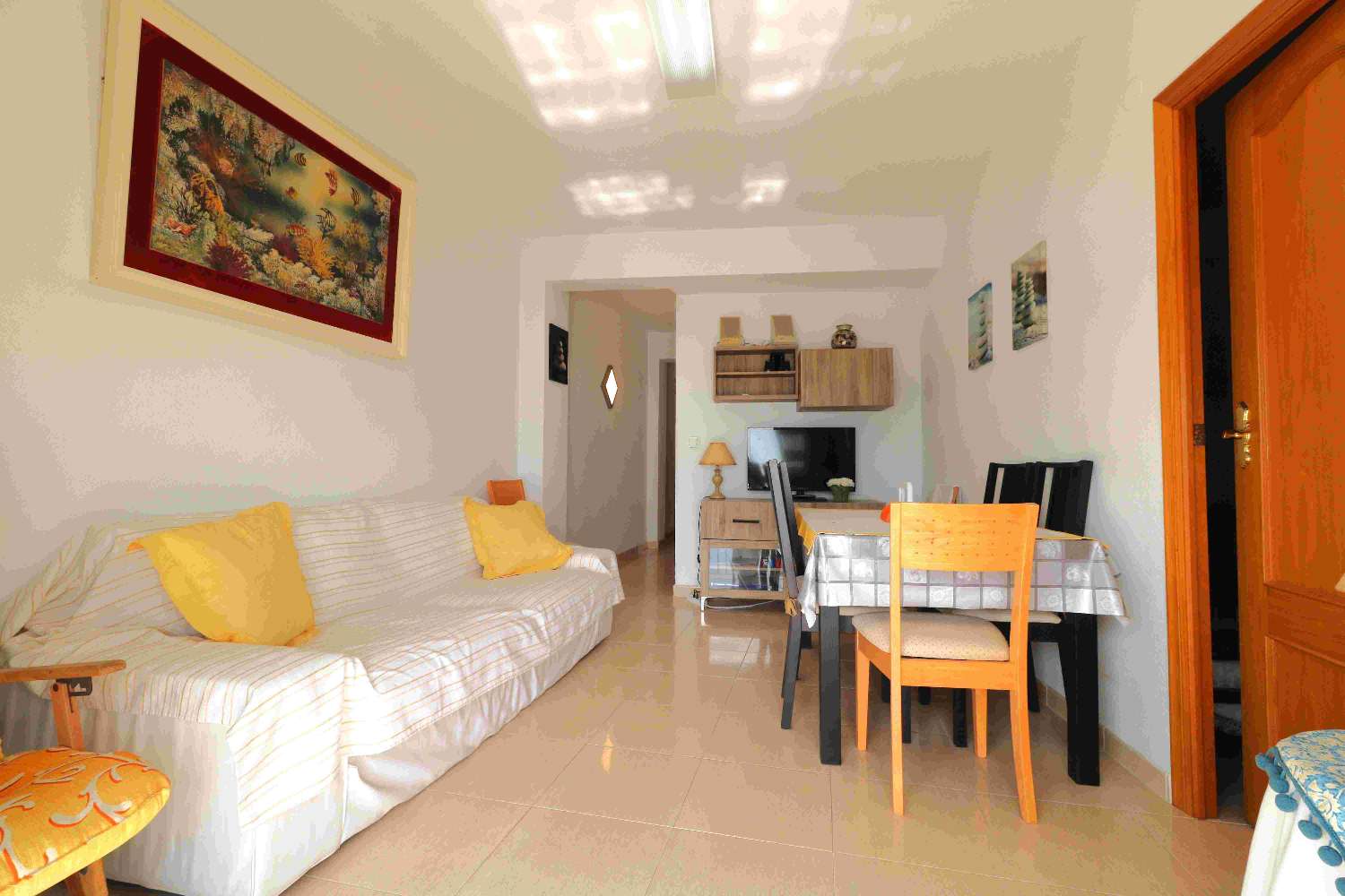 BRIGHT BEACHFRONT APARTMENT WITH SEA VIEWS IN TORREVIEJA