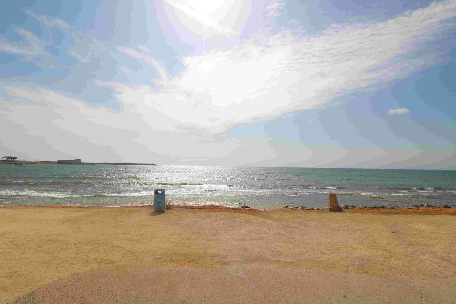 HELLE WOHNUNG AM STRAND MIT MEERBLICK IN TORREVIEJA