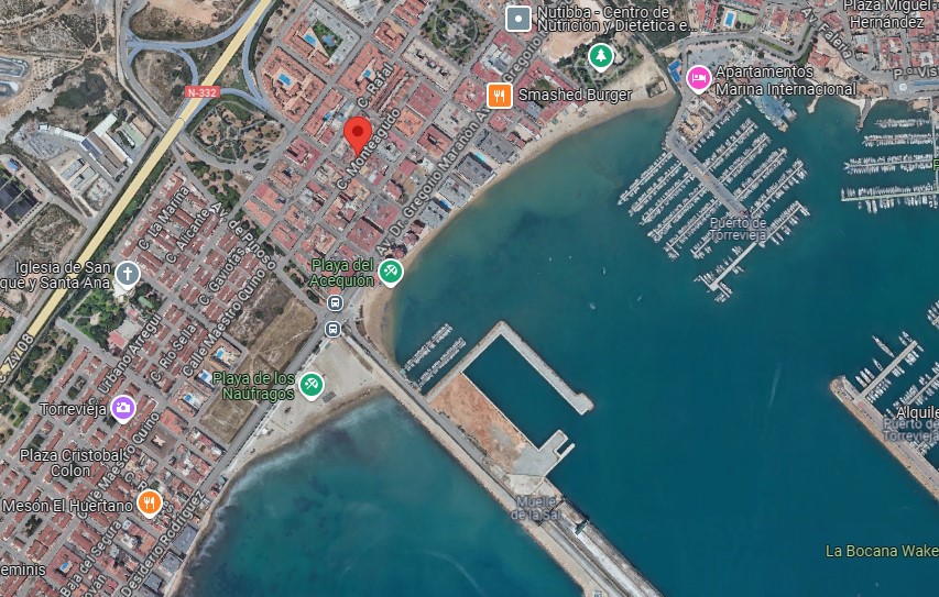 STUEETAGEN LEJLIGHED 150 METER FRA STRANDEN I TORREVIEJA, ACEQUIÓN-OMRÅDET