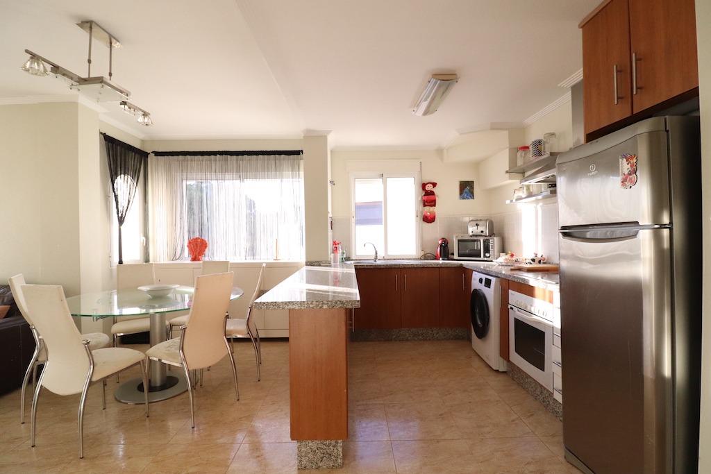 PENTHOUSE EXCLUSIF À CAMPOAMOR AVEC VUE SUR LA MER, SOLARIUM ET PISCINE COMMUNE