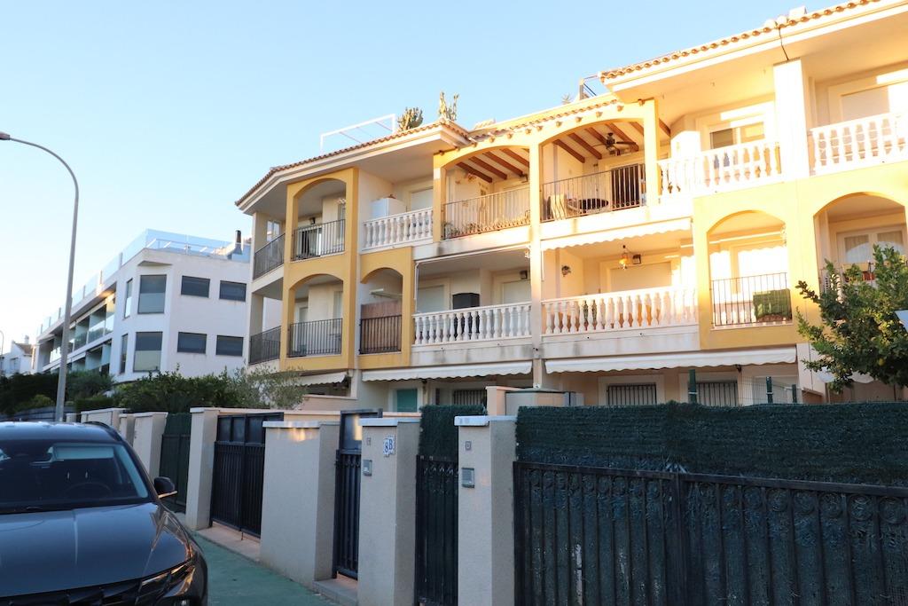 EKSKLUSIV PENTHOUSE I CAMPOAMOR MED HAVUDSIGT, SOLARIUM OG FÆLLES POOL