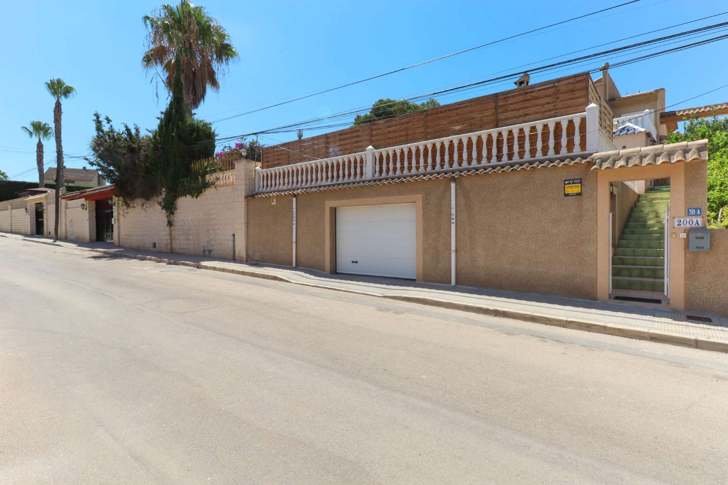 MAGNIFIQUE VILLA INDIVIDUELLE SUR BALCONS AVEC PISCINE PRIVÉE ET PANNEAUX SOLAIRES