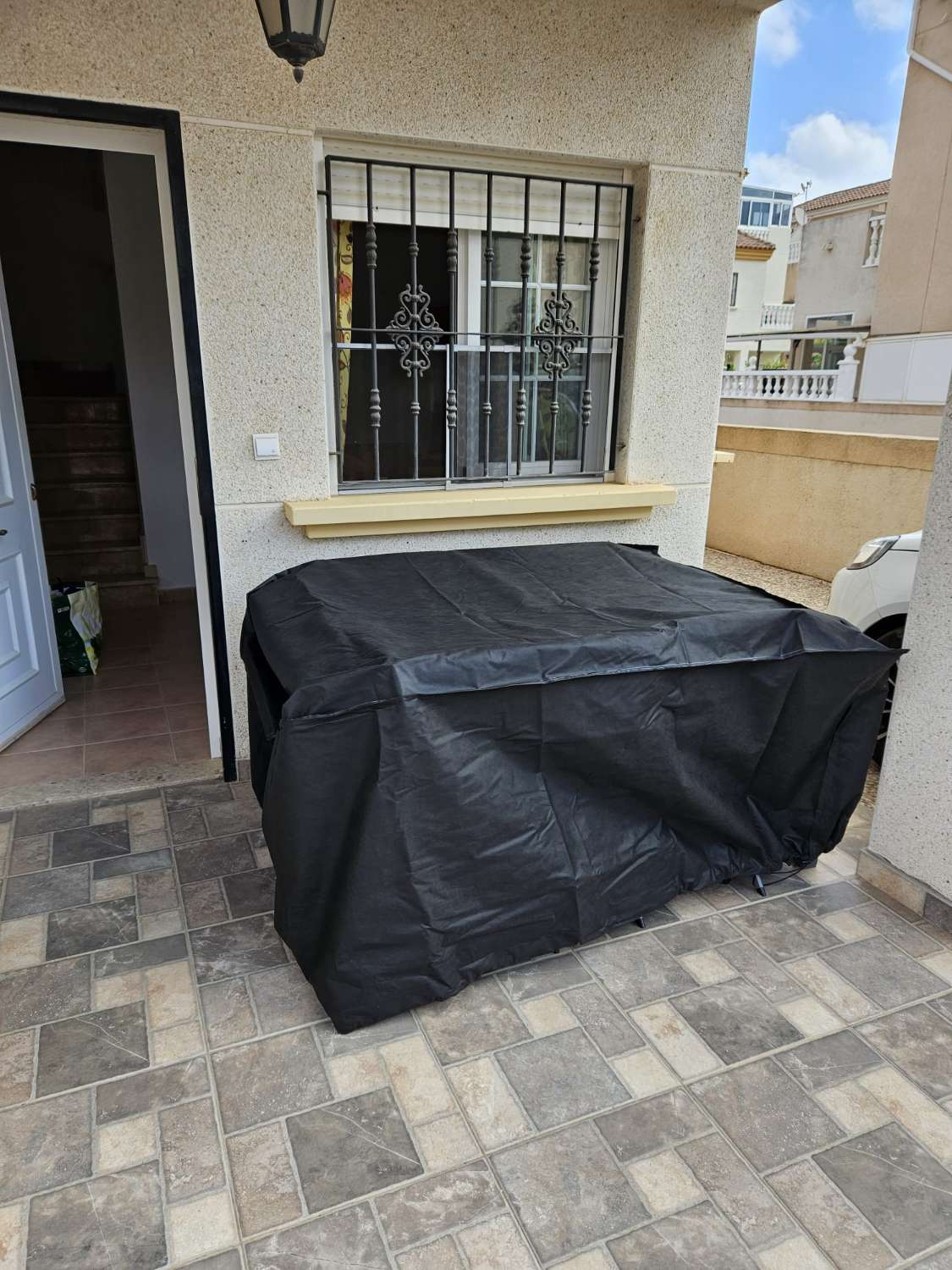 PROPRIÉTÉ ORIENTÉE PLEIN SUD AVEC JARDIN, SOLARIUM ET PISCINE COMMUNE