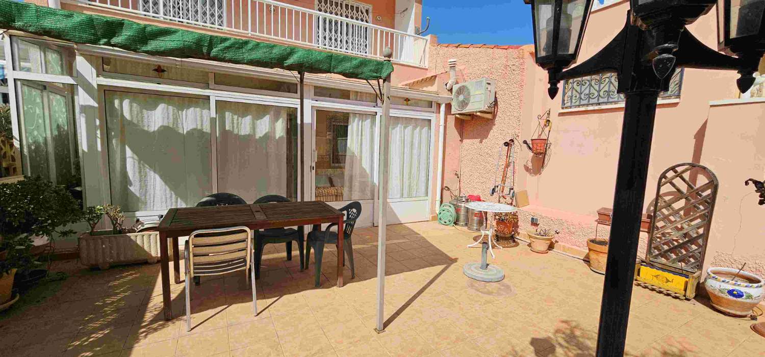 DUPLEX-BUNGALOW MIT GARAGE IN TORRETA 1, KOMPLETT MÖBLIERT UND MIT GROSSEN TERRASSEN