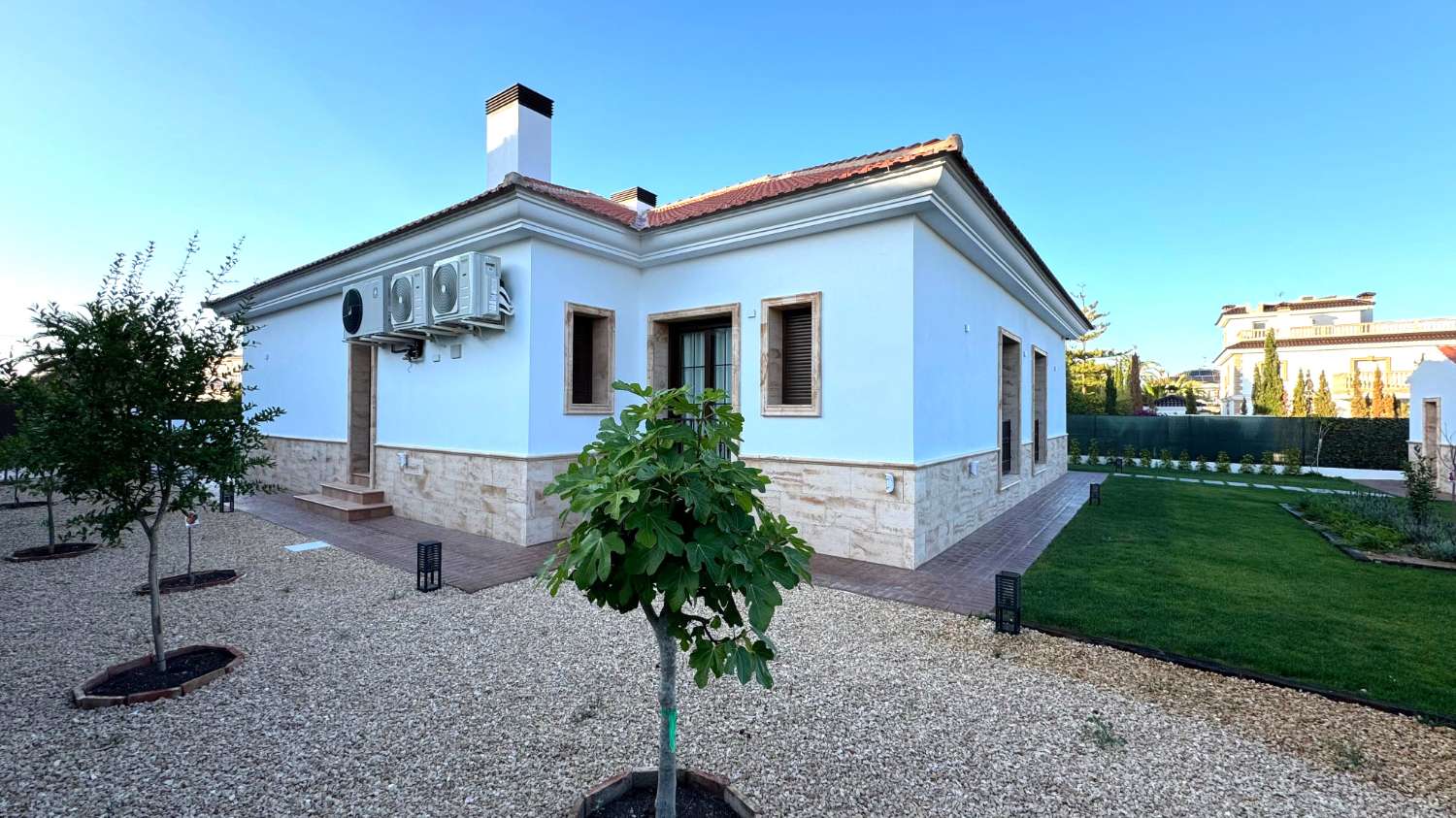 ESCLUSIVA VILLA DI LUSSO "FLATHOUSE" A CABO ROIG A 250 METRI DAL MARE, CON PISCINA PRIVATA E GIARDINO