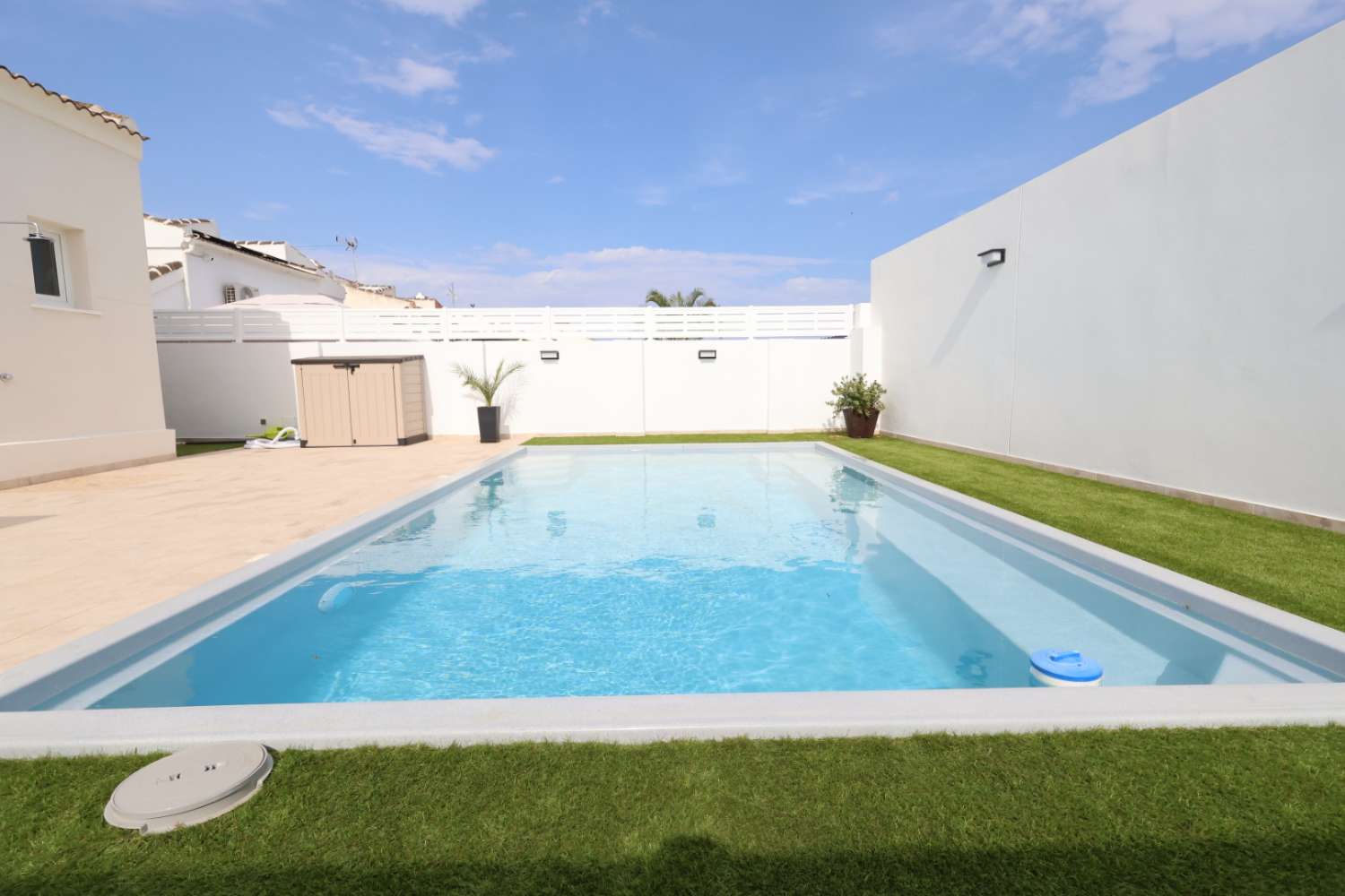 VILLA MODERNE ET INDIVIDUELLE AVEC PISCINE PRIVÉE ET GRANDES TERRASSES À LA SIESTA