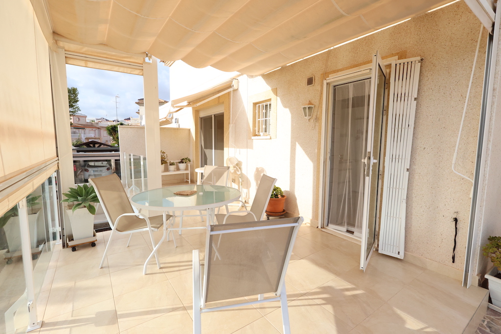 FRITLIGGENDE VILLA I PLAYA FLAMENCA MED HAVUDSIGT, PRIVAT POOL OG JACUZZI