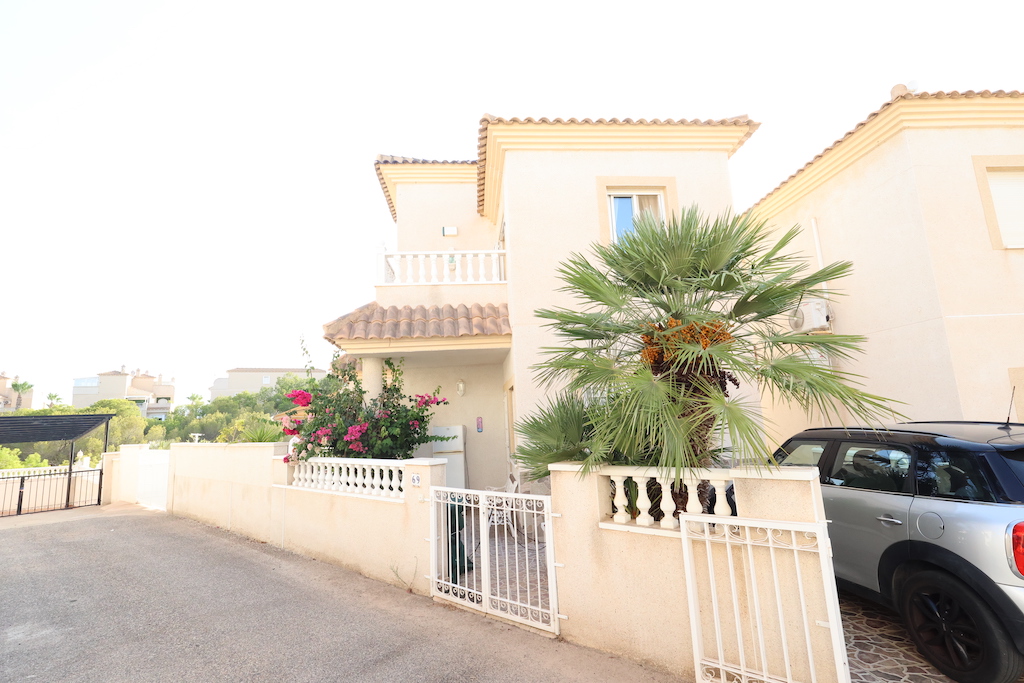 FREISTEHENDE VILLA IN PLAYA FLAMENCA MIT MEERBLICK, PRIVATEM POOL UND WHIRLPOOL