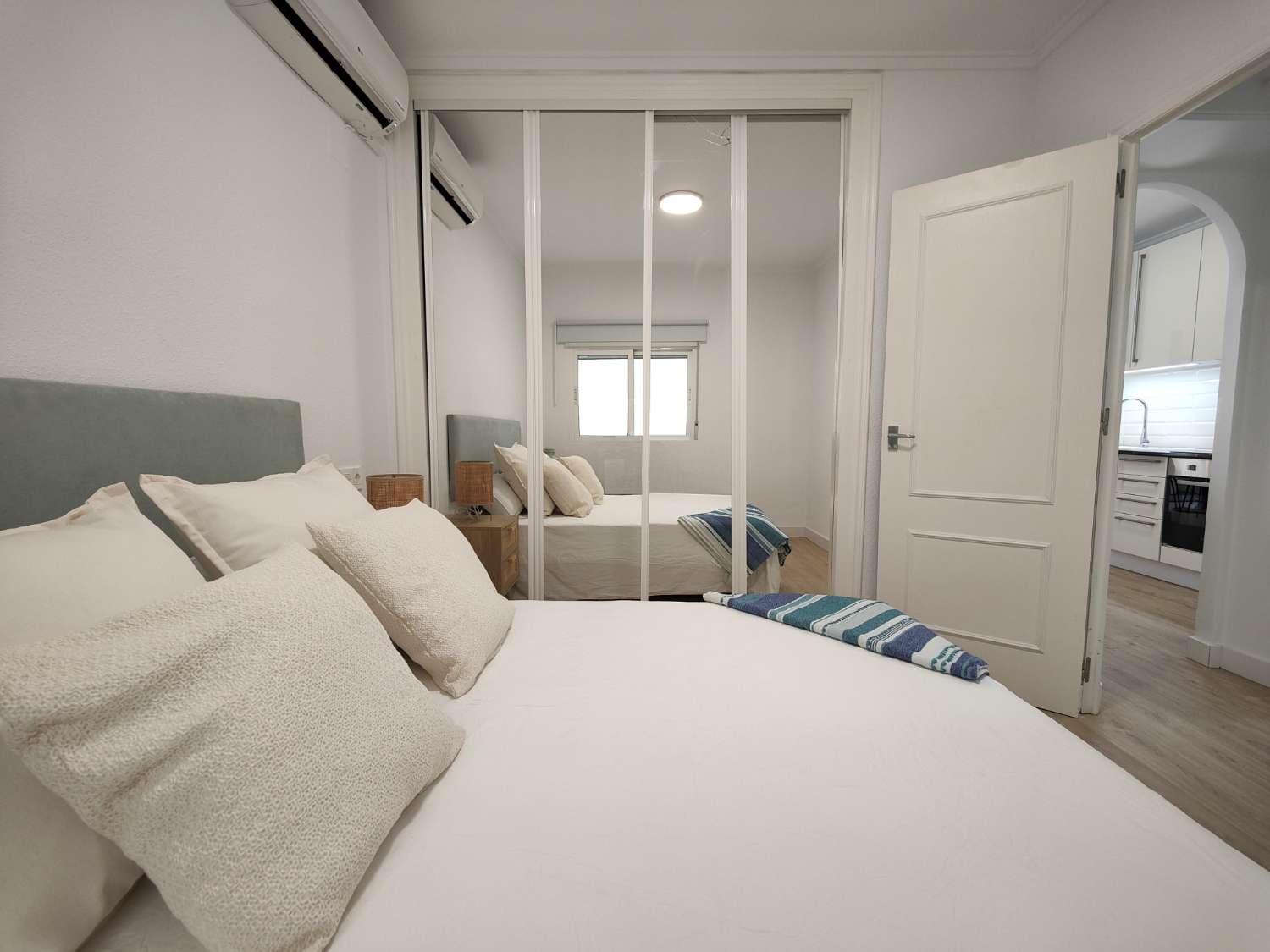 APPARTEMENT RÉNOVÉ DE 2 CHAMBRES DANS UN QUARTIER RÉSIDENTIEL AVEC PISCINE À TORREVIEJA