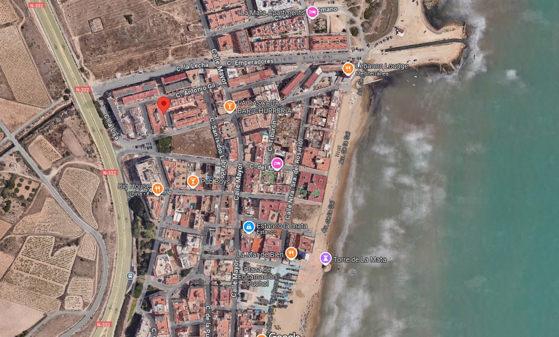 LEILIGHET I SENTRUM AV LA MATA 300 METER FRA STRANDEN