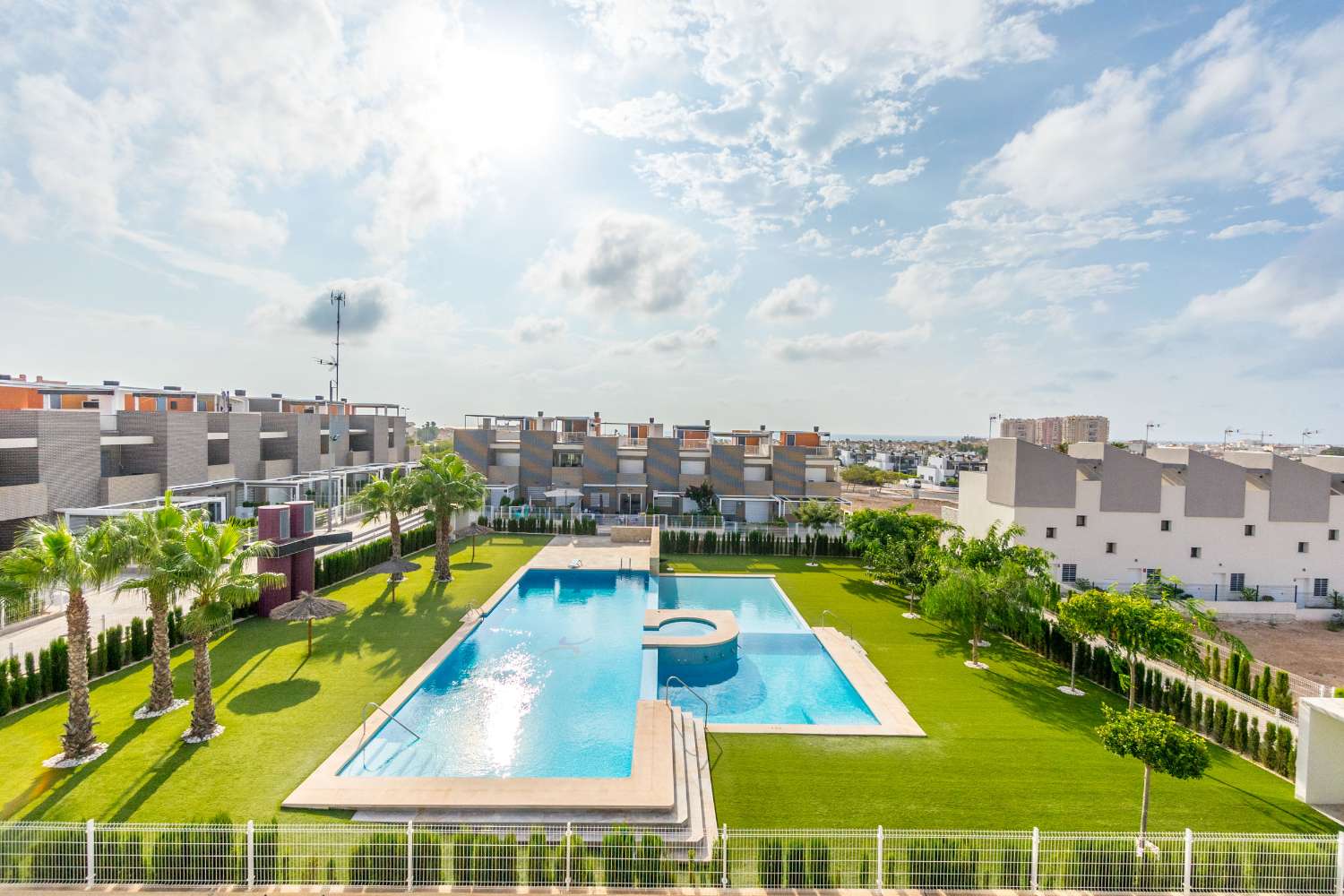 EXCLUSIVO ÁTICO MODERNO CON IMPRESIONANTES VISTAS Y AZOTEA PRIVADA EN LA ISLA 2, AGUAS NUEVAS