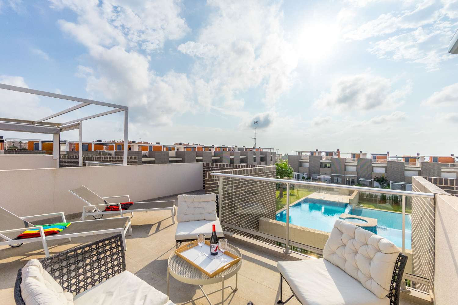 EXCLUSIEF MODERN PENTHOUSE MET PRACHTIG UITZICHT EN PRIVÉ DAKTERRAS OP EILAND 2, AGUAS NUEVAS