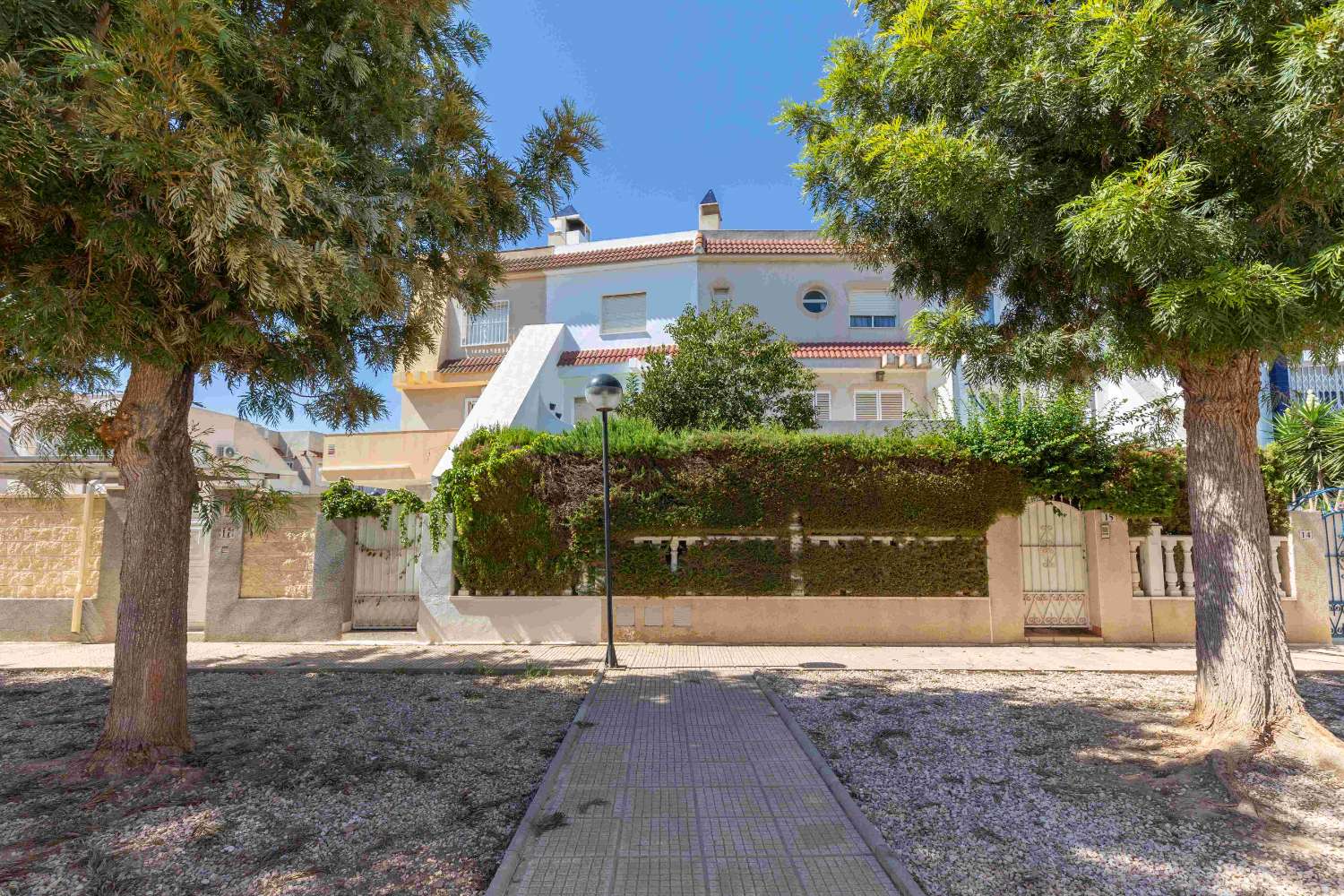 DOUBLE HOUSE ON THE COAST, STEPS FROM THE HABANERAS SHOPPING CENTER AND CARREFOUR