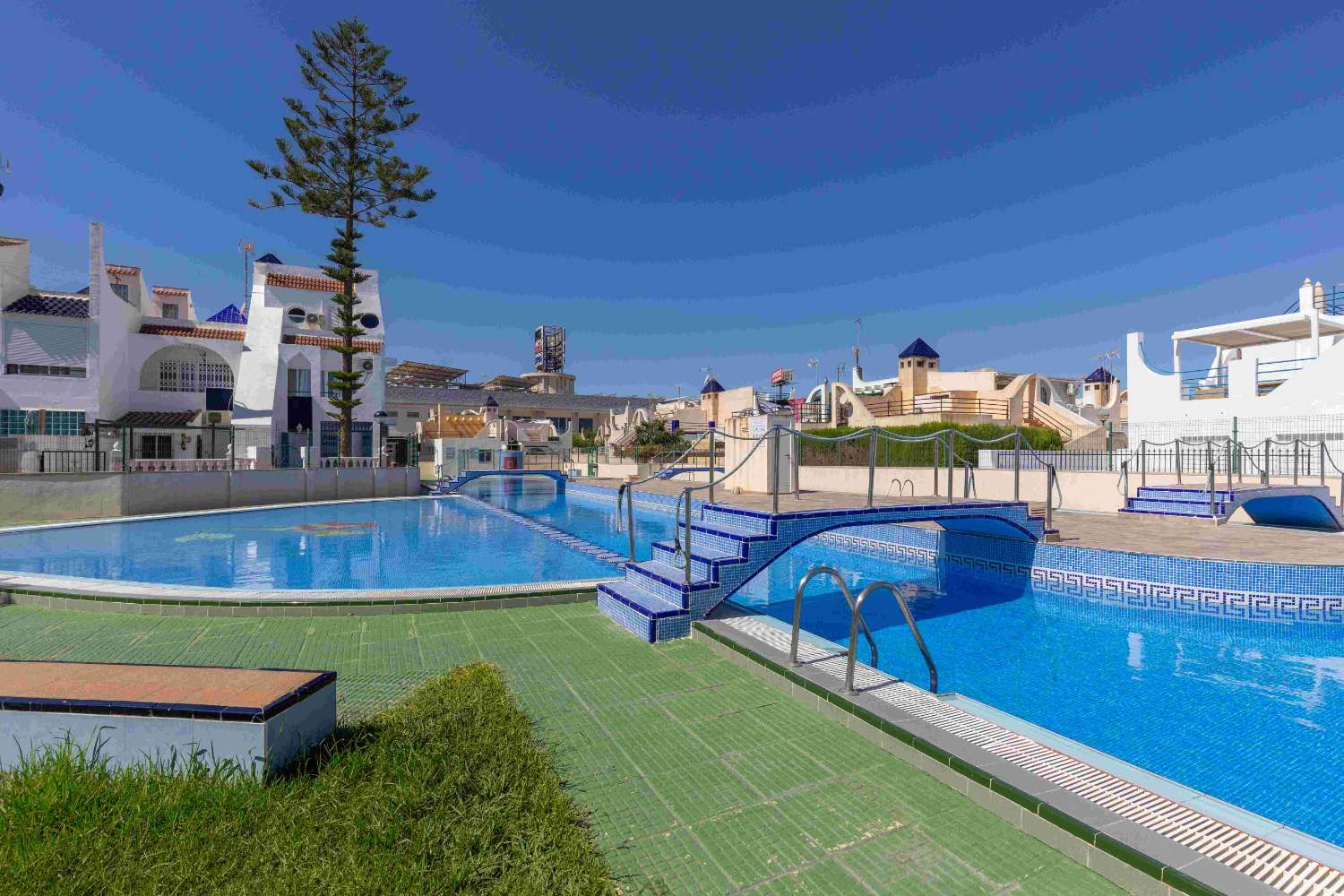 DOUBLE HOUSE ON THE COAST, STEPS FROM THE HABANERAS SHOPPING CENTER AND CARREFOUR