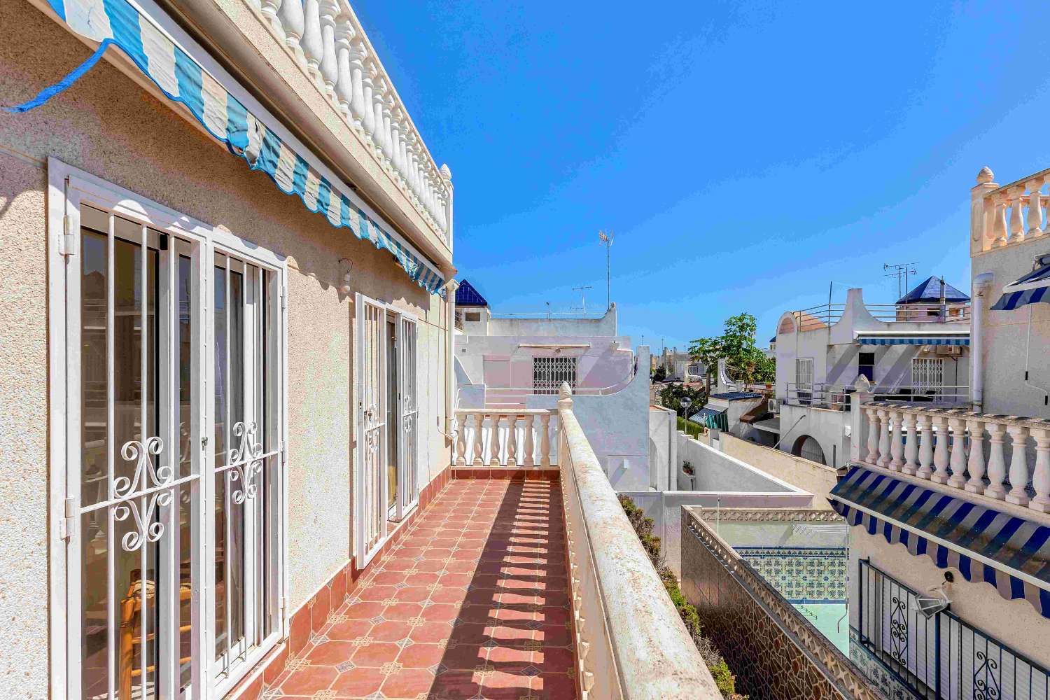 DOUBLE HOUSE ON THE COAST, STEPS FROM THE HABANERAS SHOPPING CENTER AND CARREFOUR