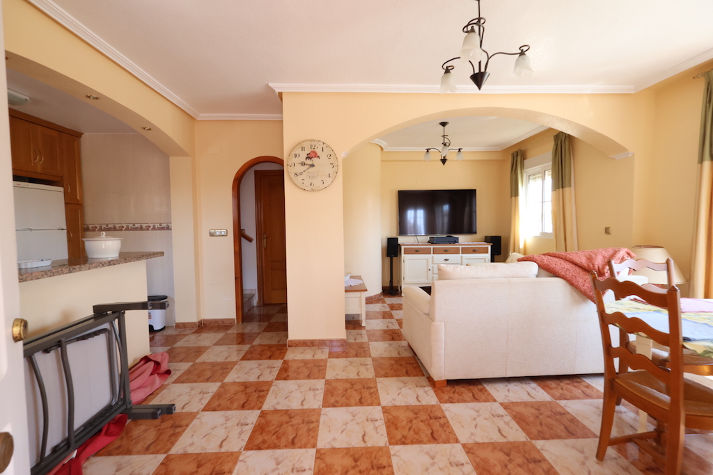 CASA A SCHIERA D'ANGOLO ESPOSTA A SUD CON VISTA SUL MARE E GRANDE TERRENO A LOMAS DE CABO ROIG