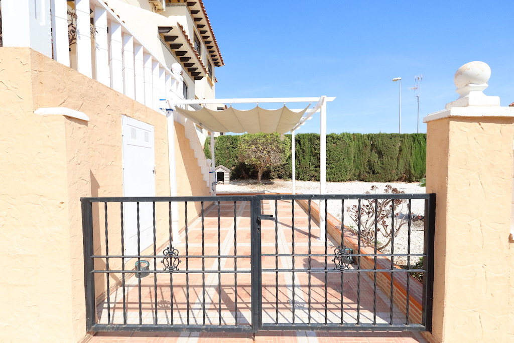 SOUTH FACING CORNER TOWNHOUSE WITH SEA VIEWS AND LARGE PLOT IN LOMAS DE CABO ROIG