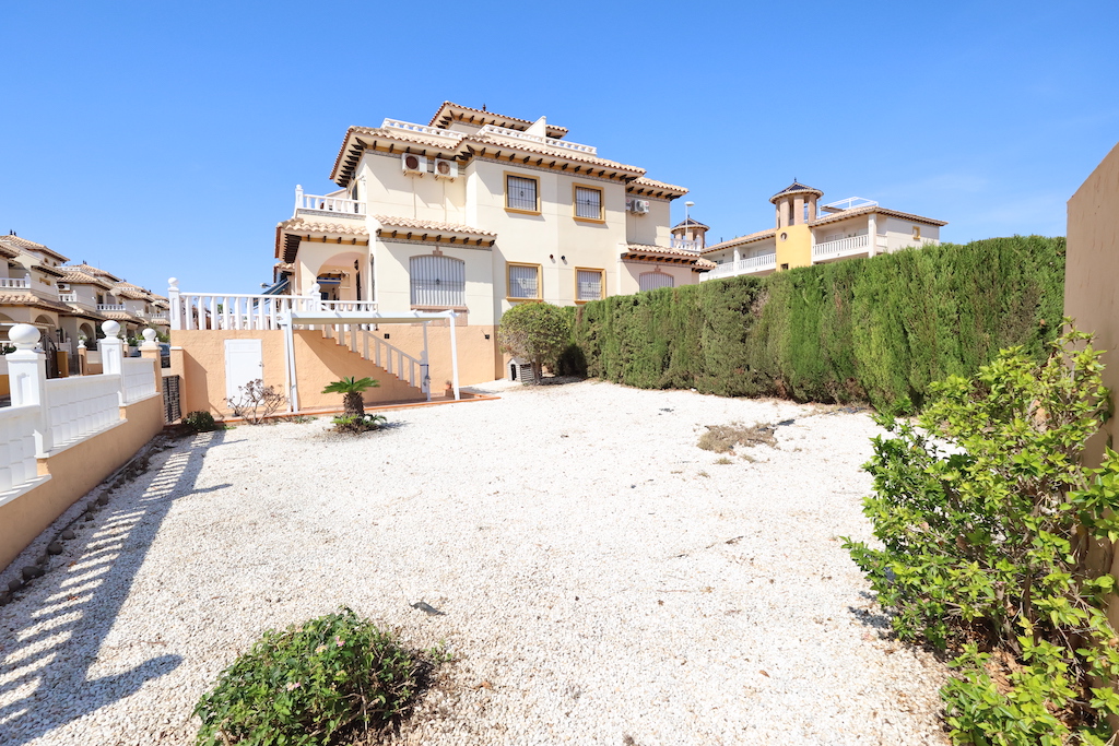 SOUTH FACING CORNER TOWNHOUSE WITH SEA VIEWS AND LARGE PLOT IN LOMAS DE CABO ROIG