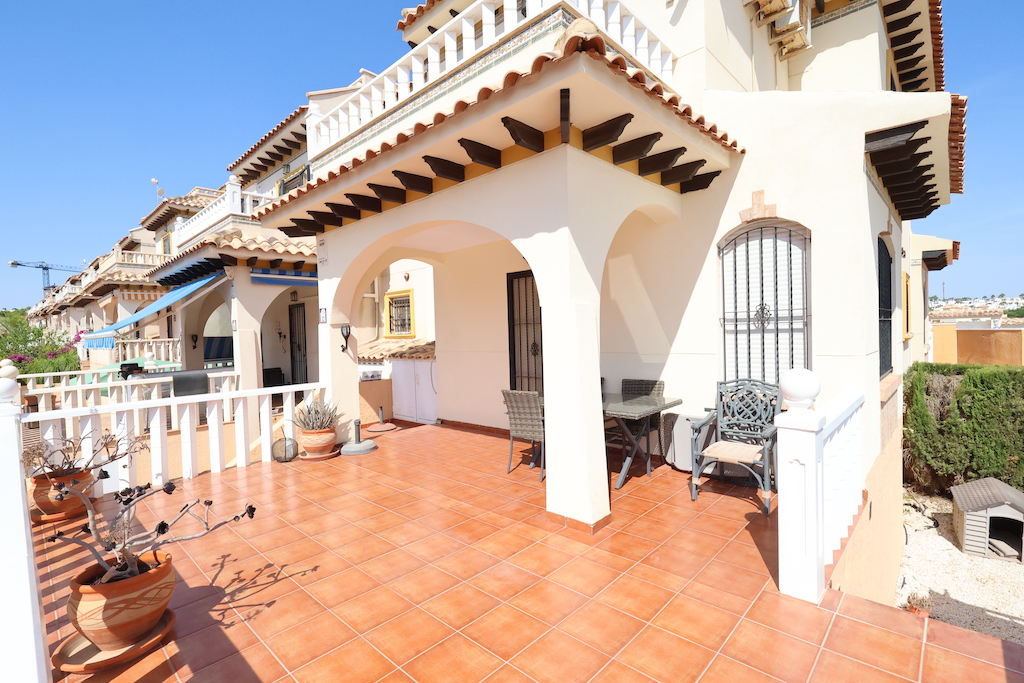 SOUTH FACING CORNER TOWNHOUSE WITH SEA VIEWS AND LARGE PLOT IN LOMAS DE CABO ROIG