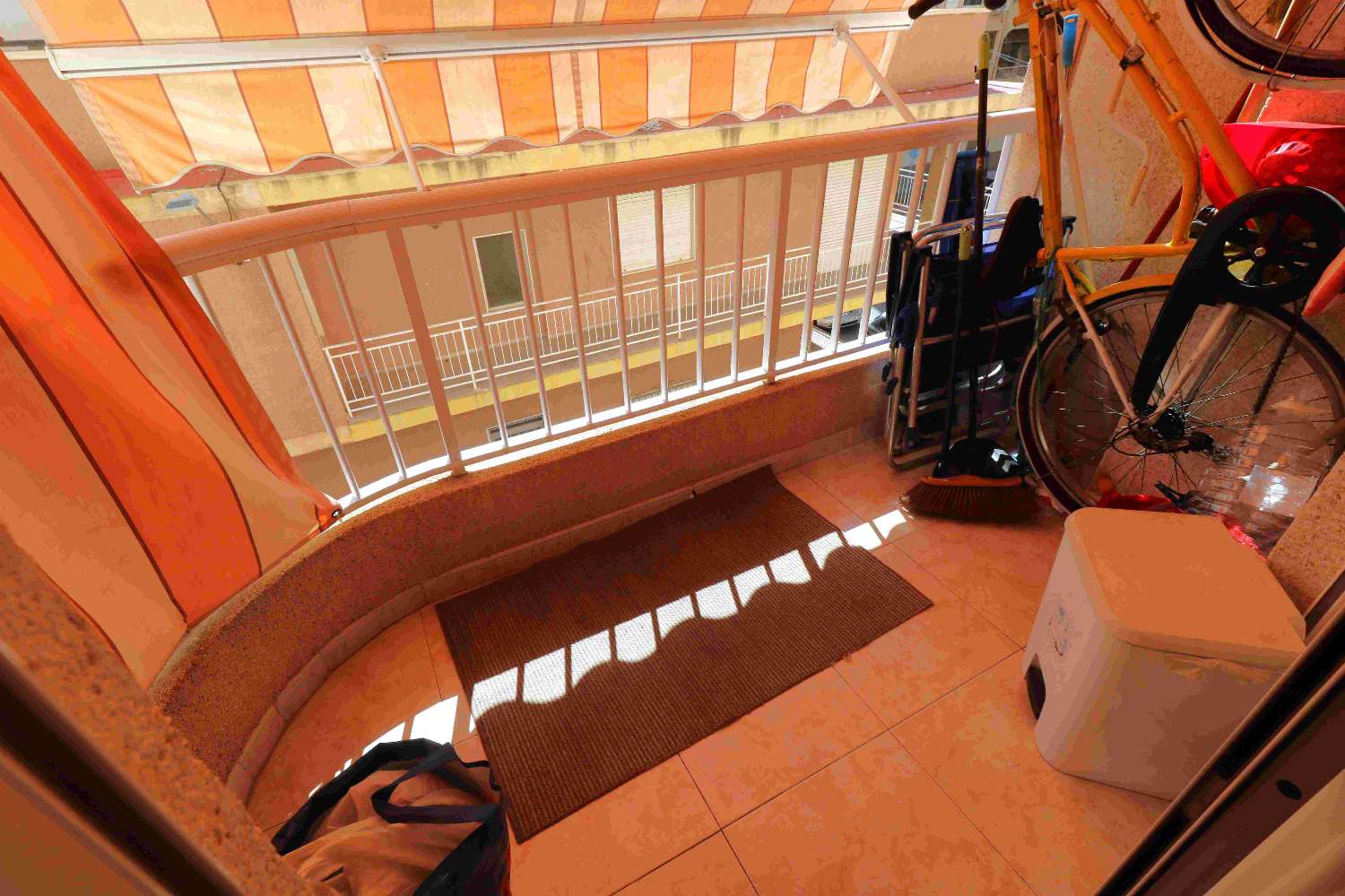 APPARTEMENT LUMINEUX AVEC TERRASSE DANS LE QUARTIER D’ACEQUIÓN, TORREVIEJA