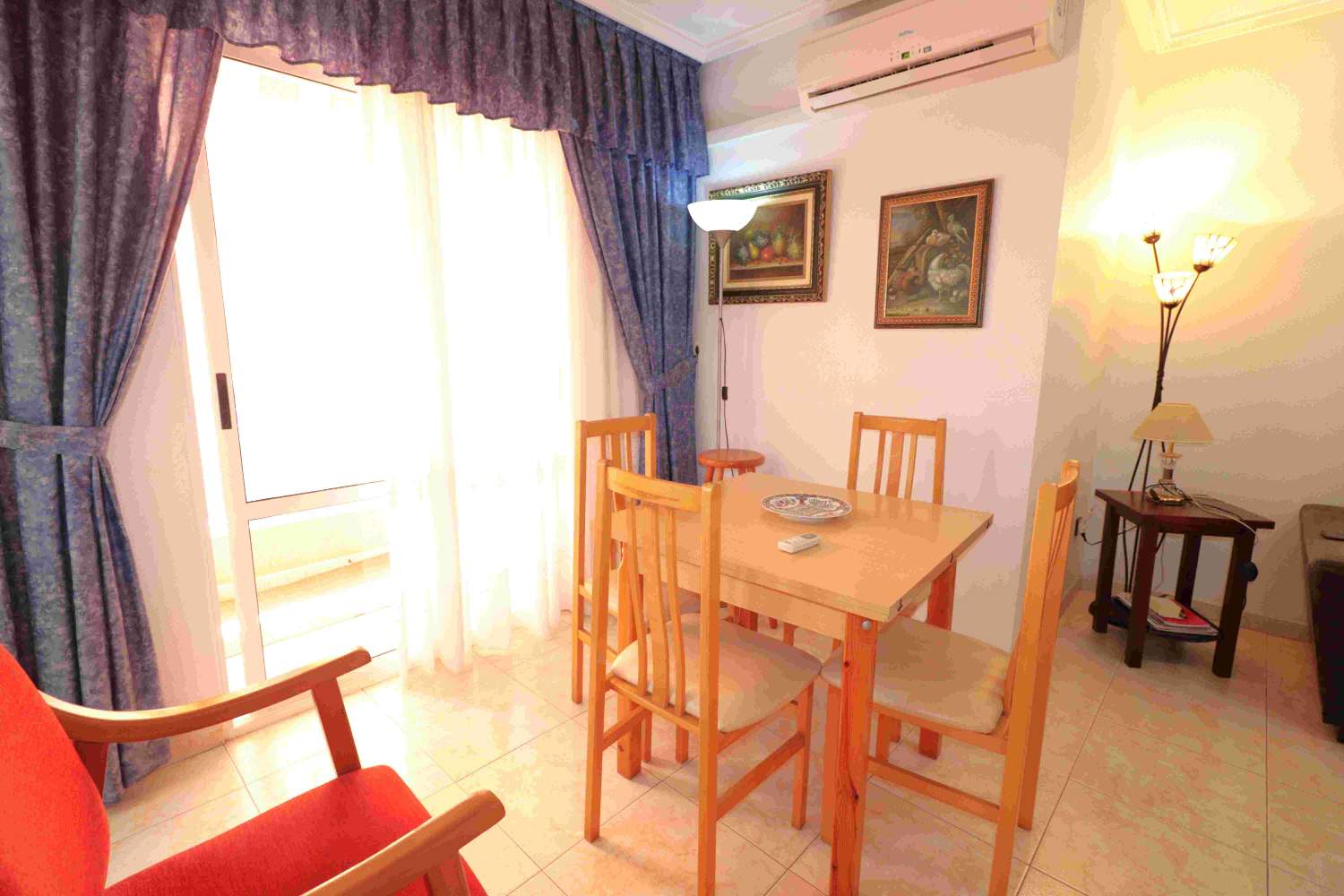 APARTAMENTO LUMINOSO CON TERRAZA EN ZONA ACEQUIÓN, TORREVIEJA