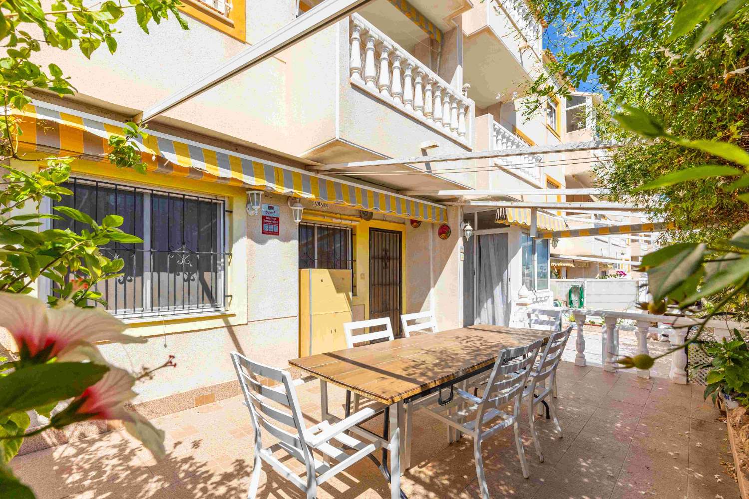 DEUX MAISONS EN UNE AVEC VUE SUR LA MER, PISCINE ET ESPACES VERTS À TORREBLANCA-LA MATA ! OCCASION UNIQUE D’INVESTIR OU DE PROFITER TOUTE L’ANNÉE