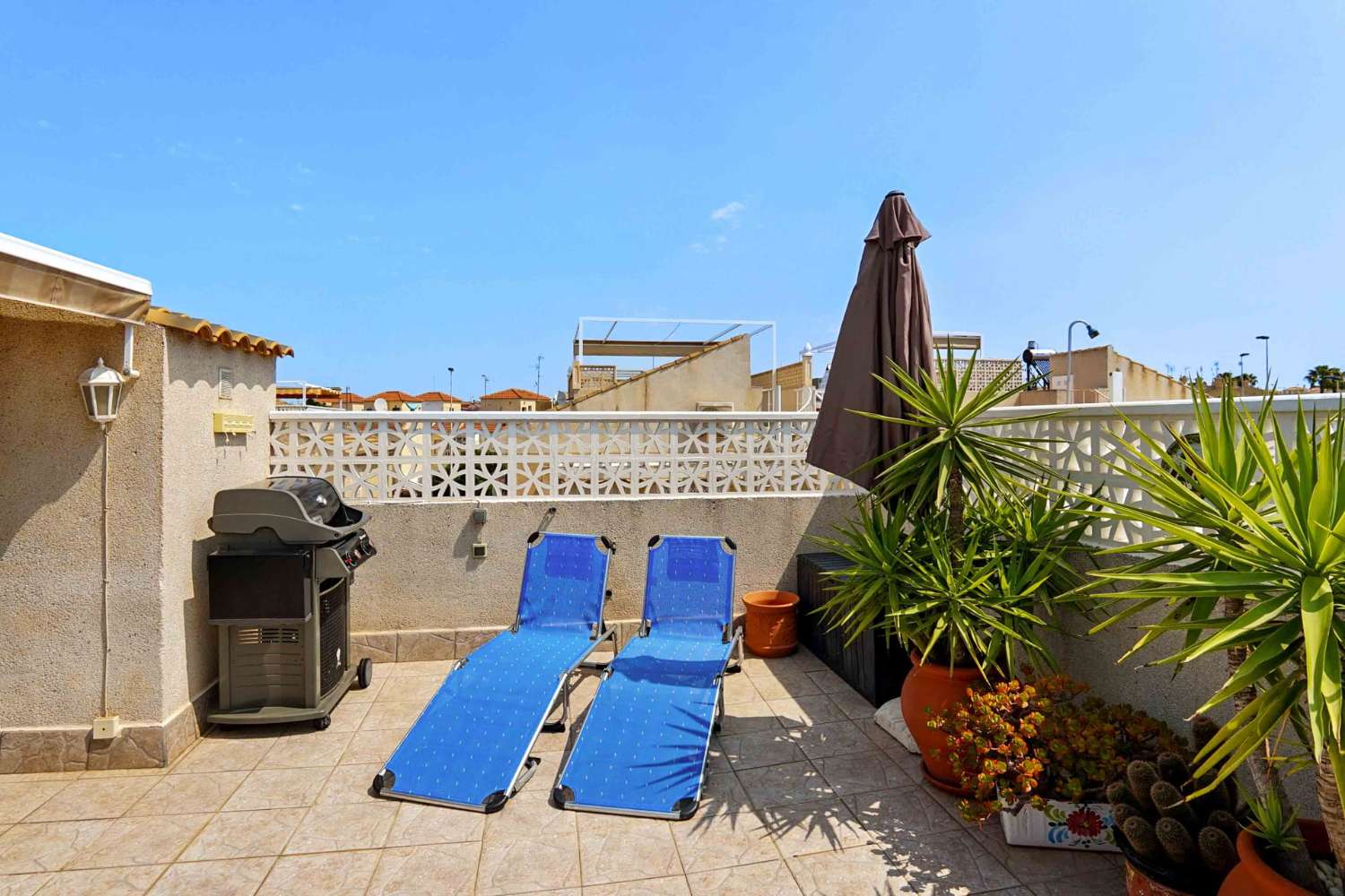 APPARTEMENT À BRAVOMAR 7 AVEC SOLARIUM, TERRASSE ET PISCINE COMMUNE À AGUAS NUEVAS