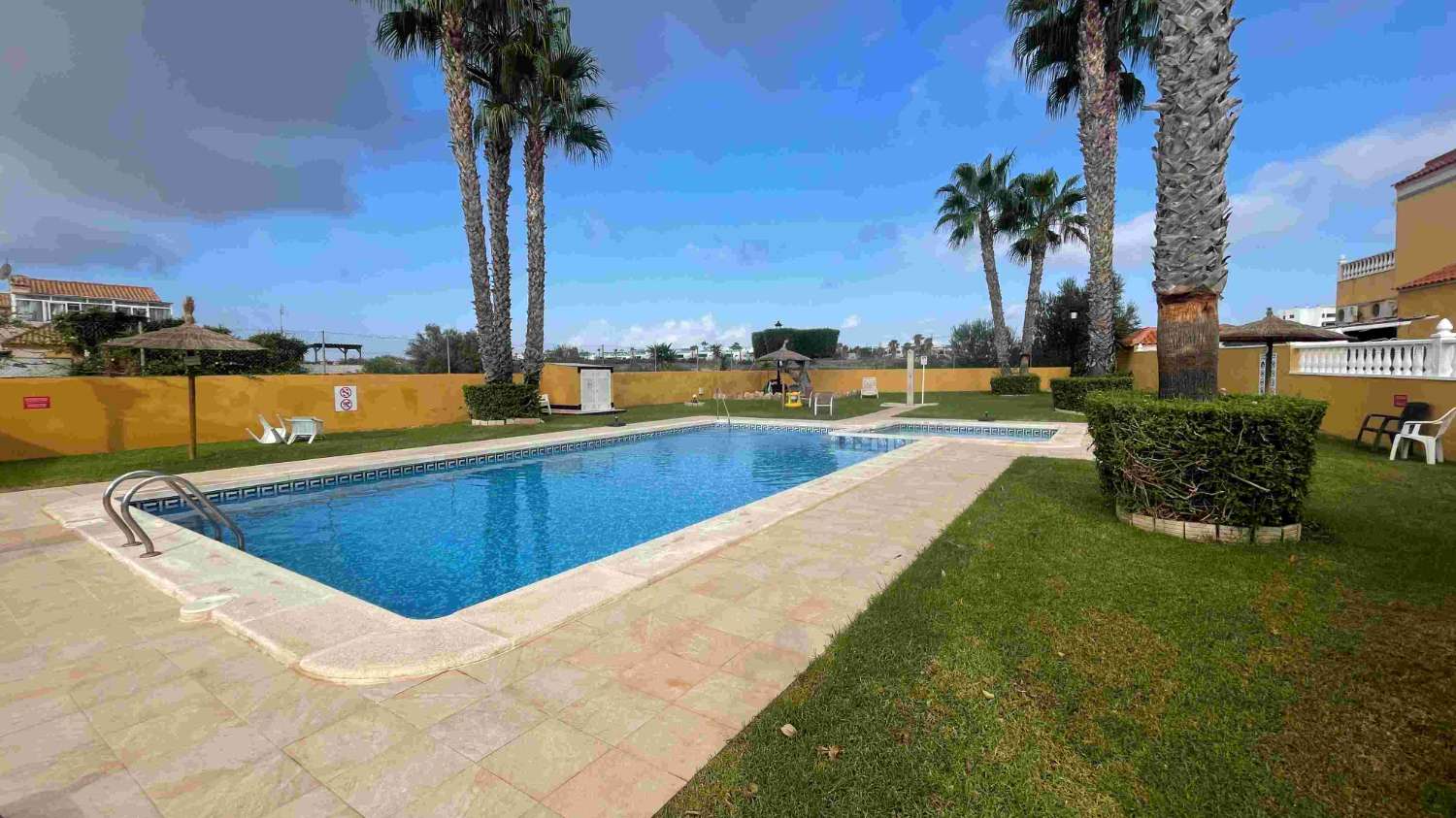 EXCLUSIVE SEMI-DETACHED VILLA IN LA REGIA, CABO ROIG: LUMINOSITY, COMFORT AND PROXIMITY TO THE SEA