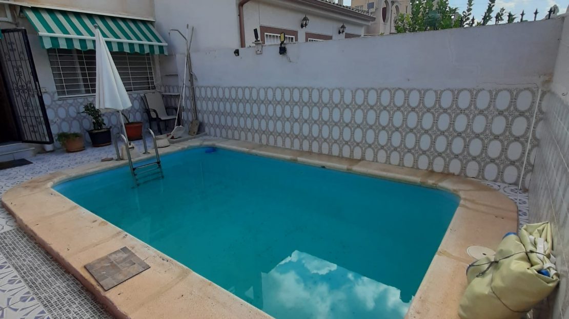 DUPLEX JUMELÉ AVEC PISCINE PRIVÉE ET SOLARIUM SUR UN TERRAIN INDÉPENDANT