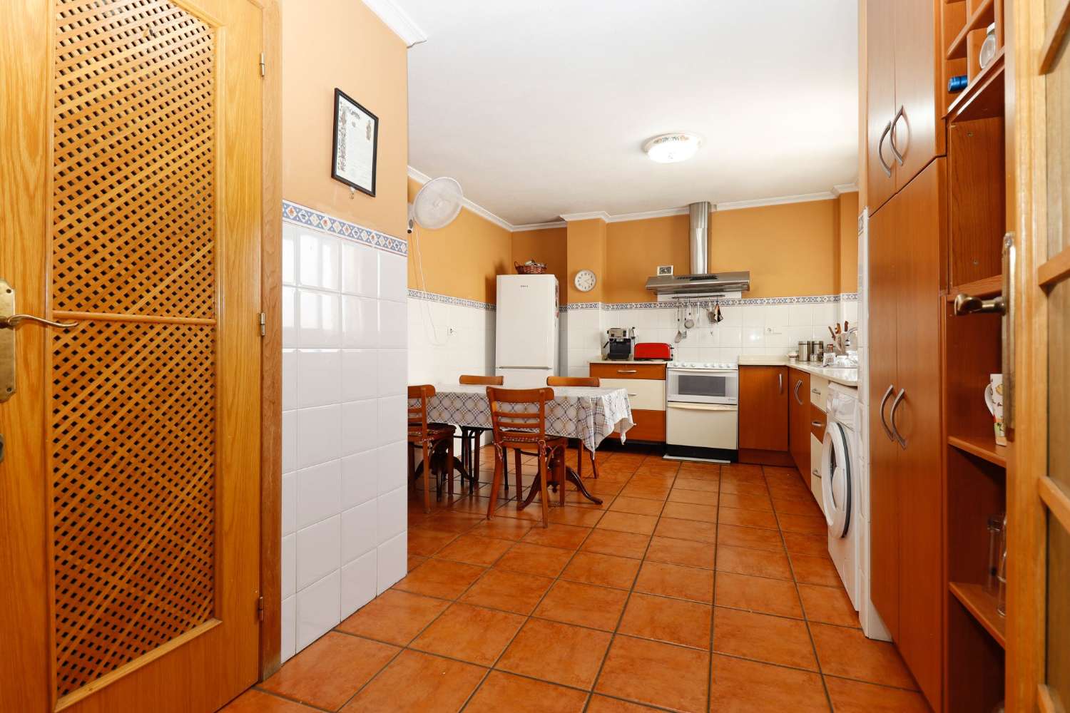 SPECTACULAR 3-BEDROOM PENTHOUSE IN THE CENTRE OF TORREVIEJA WITH GARAGE AND LARGE TERRACE