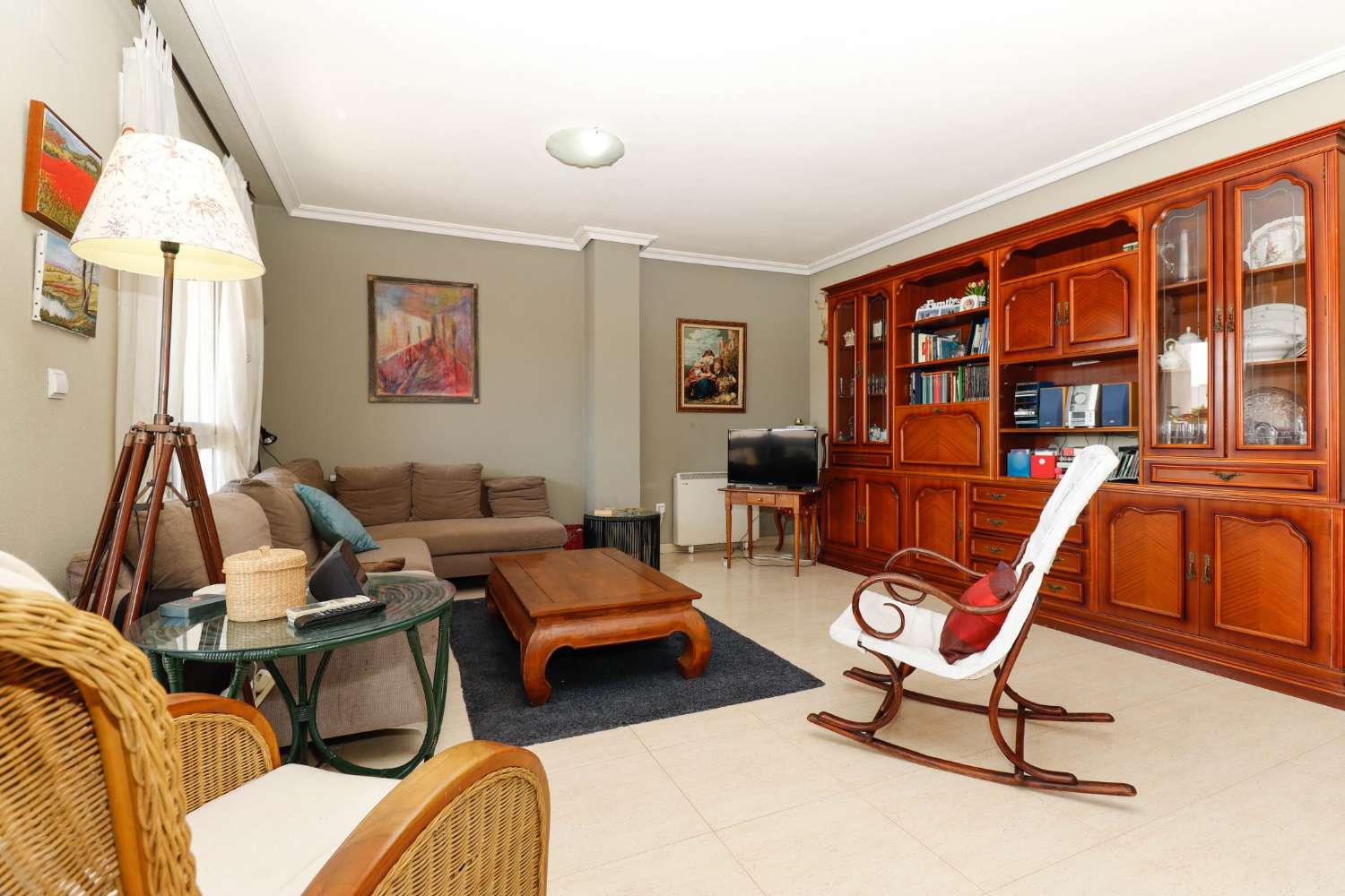 SPECTACULAR 3-BEDROOM PENTHOUSE IN THE CENTRE OF TORREVIEJA WITH GARAGE AND LARGE TERRACE