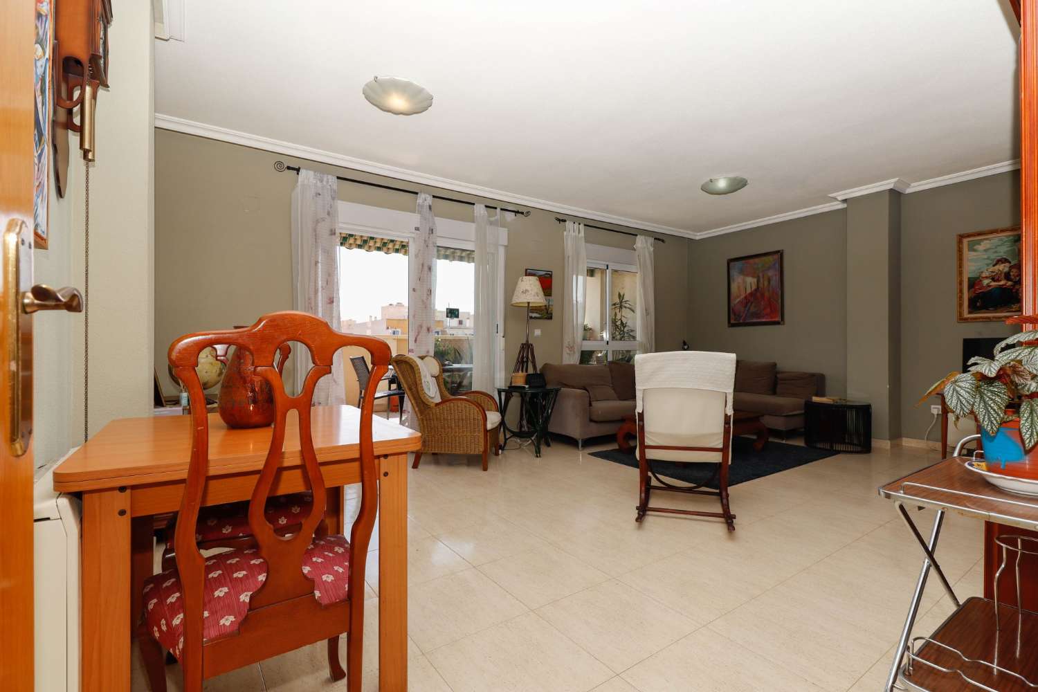 SPECTACULAR 3-BEDROOM PENTHOUSE IN THE CENTRE OF TORREVIEJA WITH GARAGE AND LARGE TERRACE