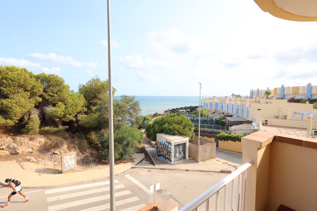 APPARTEMENT EN PREMIÈRE LIGNE AVEC VUE SPECTACULAIRE SUR LA MER À AQUAMARINA